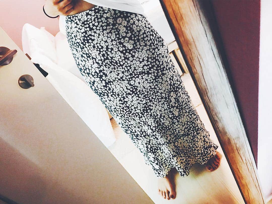 堀田茜さんのインスタグラム写真 - (堀田茜Instagram)「@editforlulu のスカート。 好きすぎる…🌼🌼🌼色違いも買う予定☺️🍒 #editforlulu #あかねのしふく」5月25日 19時42分 - akanehotta