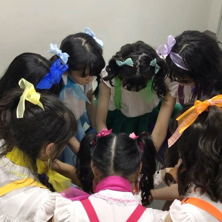 ニコ☆プチのインスタグラム：「オシャレンジャーのプチ☆コレ本番前の気入れの様子をお届け♪ おしゃれは私たちが守る！！ #ニコプチ  #プチコレ8  #オシャレンジャー  #オシャレは正義」