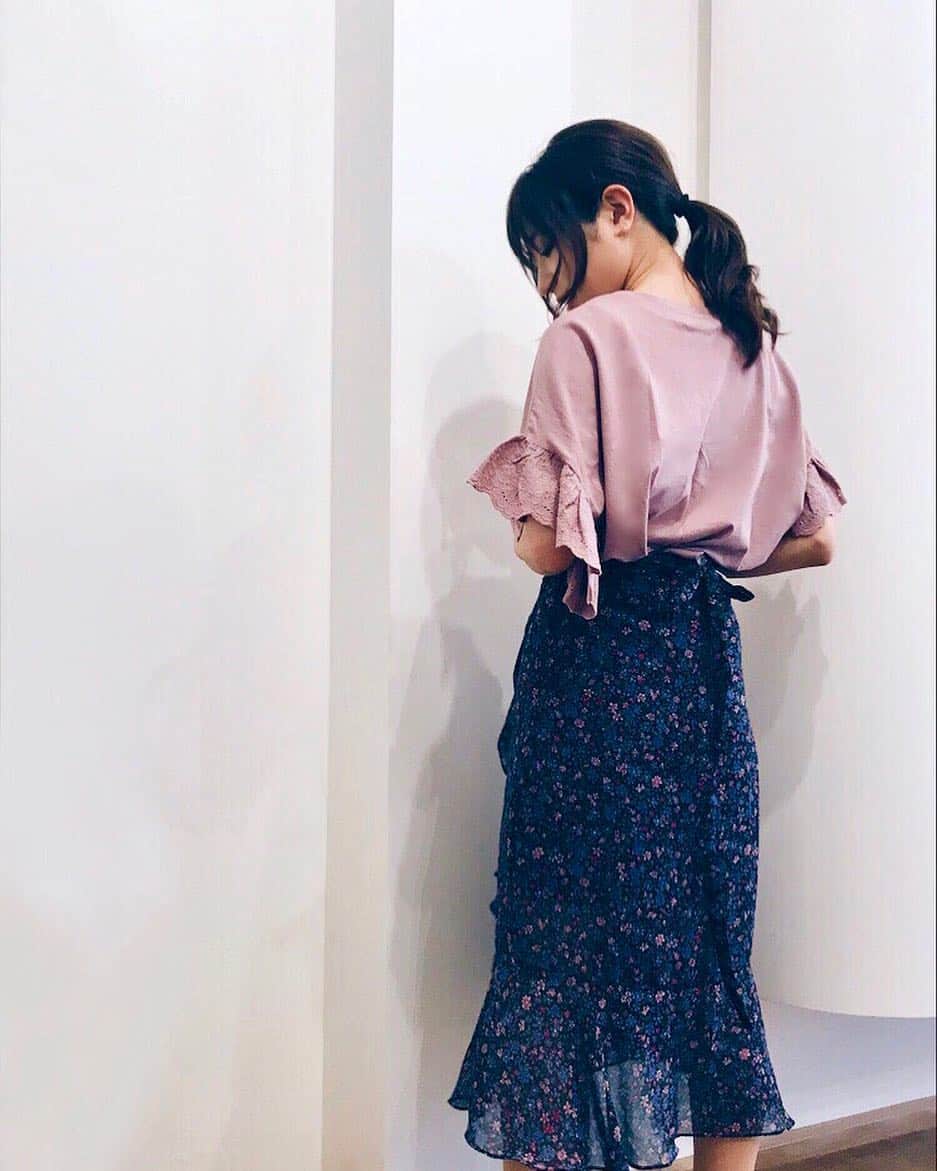 のインスタグラム：「. . 5/25 #衣装 tops  #cubesugar skirt  #imvely #イムブリー . 今日はおばあちゃんの誕生日👵❤️」
