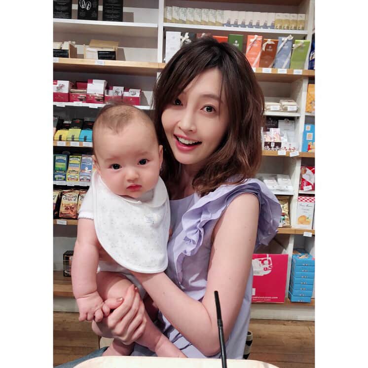 沢田ゆうのインスタグラム：「やっとやっとクーちゃんに会えた😭👼❤️ 二児のママになったエンナちゃんも、ますますキラキラ美しい…😍😍 一緒にいると心地良すぎて、今回も2人とも時間過ぎてることに全く気付かず。笑🤣 @enna_81」