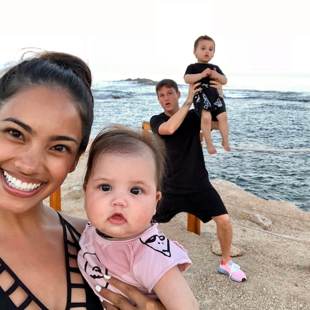 ロブ・ディアデックのインスタグラム：「Thank you Mexico for a amazing week of perfect weather and family fun. @chilenobaycabo was beyond beautiful. One of the best resorts we have ever been to. Thank you for the first class hospitality and greeting us with a custom family screen saver!」