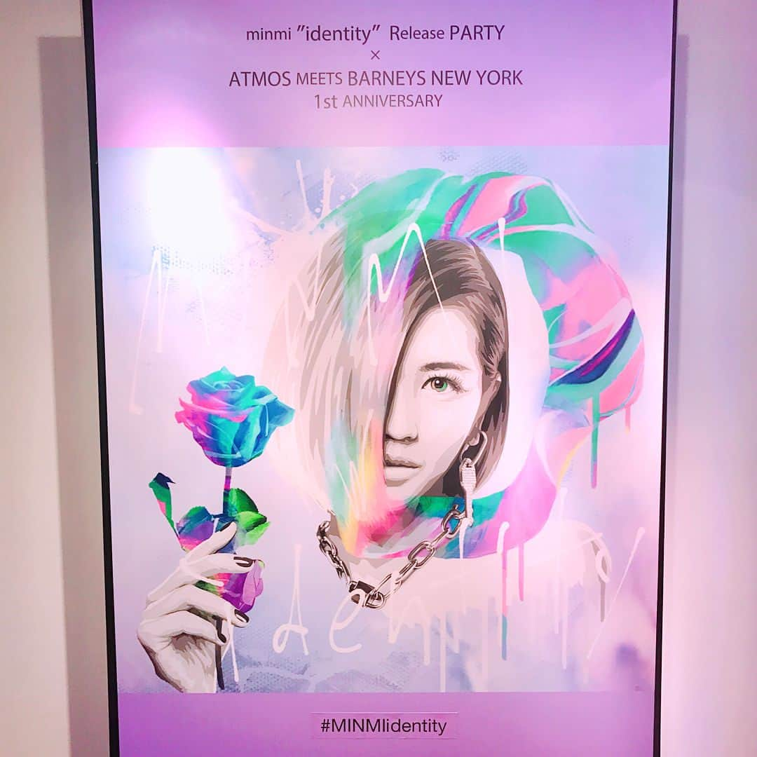 西村笑花さんのインスタグラム写真 - (西村笑花Instagram)「🎤 ・ ・ MINMI New Album 「 identity 」 @atmos_meets_barneys Patyへ🥂💿🎧✨ アルバムリリース、そして15周年おめでとうございます💕 MINMIさんのライブ最高だった〜💕 #barneysnewyork #atoms #minmiidentity #anniversary #newalbum #minmi」5月26日 16時22分 - emika_nishimura