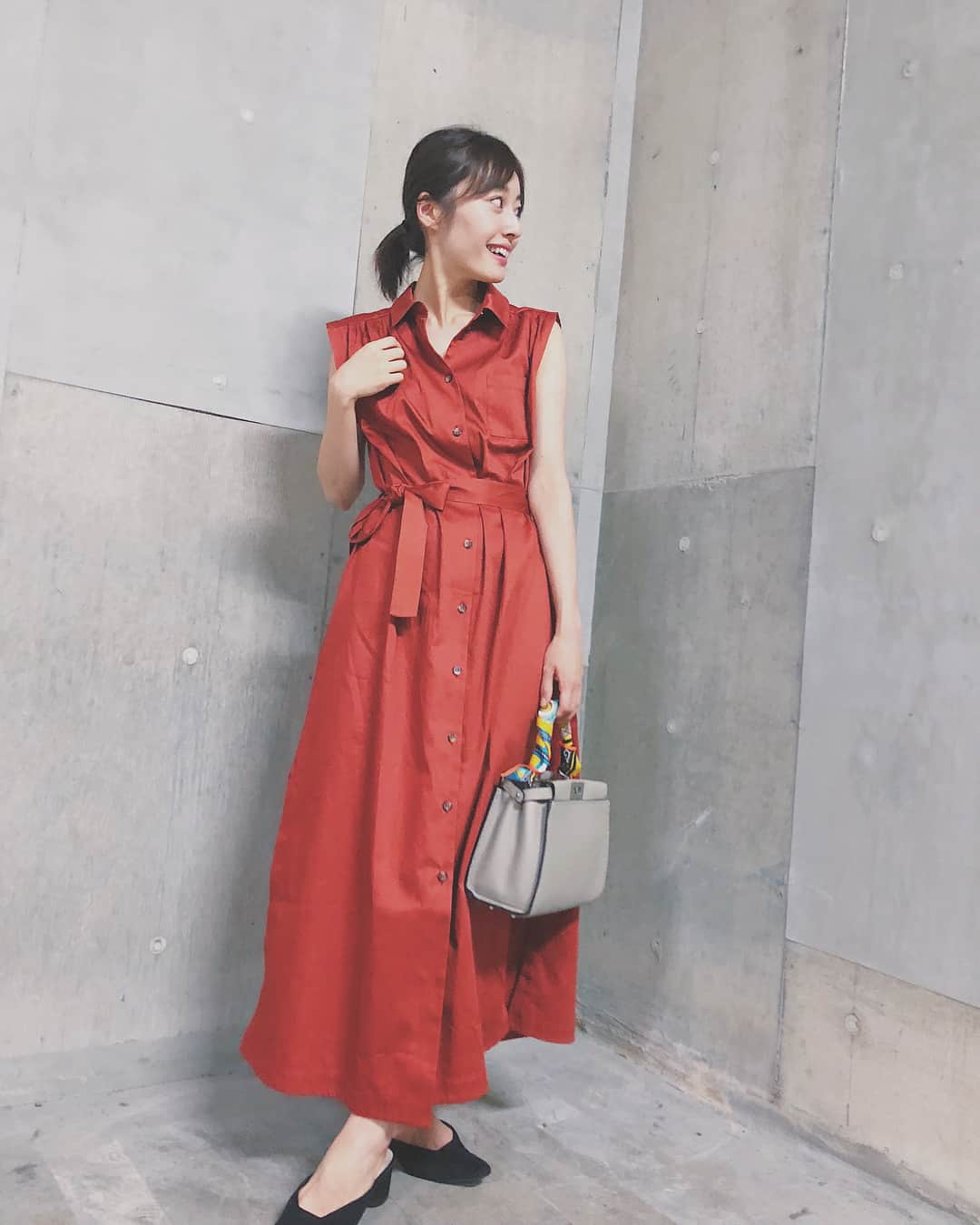 小祝麻里亜のインスタグラム：「お気に入りワンピ。これは江南エリアで買いました☺️🇰🇷韓国ならではのプチプラ価格ではないんだけど、生地も造りもしっかりしてて 満足😊😊💓サイドにスリット入ってます🙆‍♀️ ＿＿＿＿＿＿＿＿ #ワンピース#ショッピング#ファッション#韓国 #outfit#ootd#fashion #셀카#셀피#셀스타그램 #얼스타그램 #코디#스타일링#데일리#데일리룩 #옷스타그램#오오티디#대일리룩」