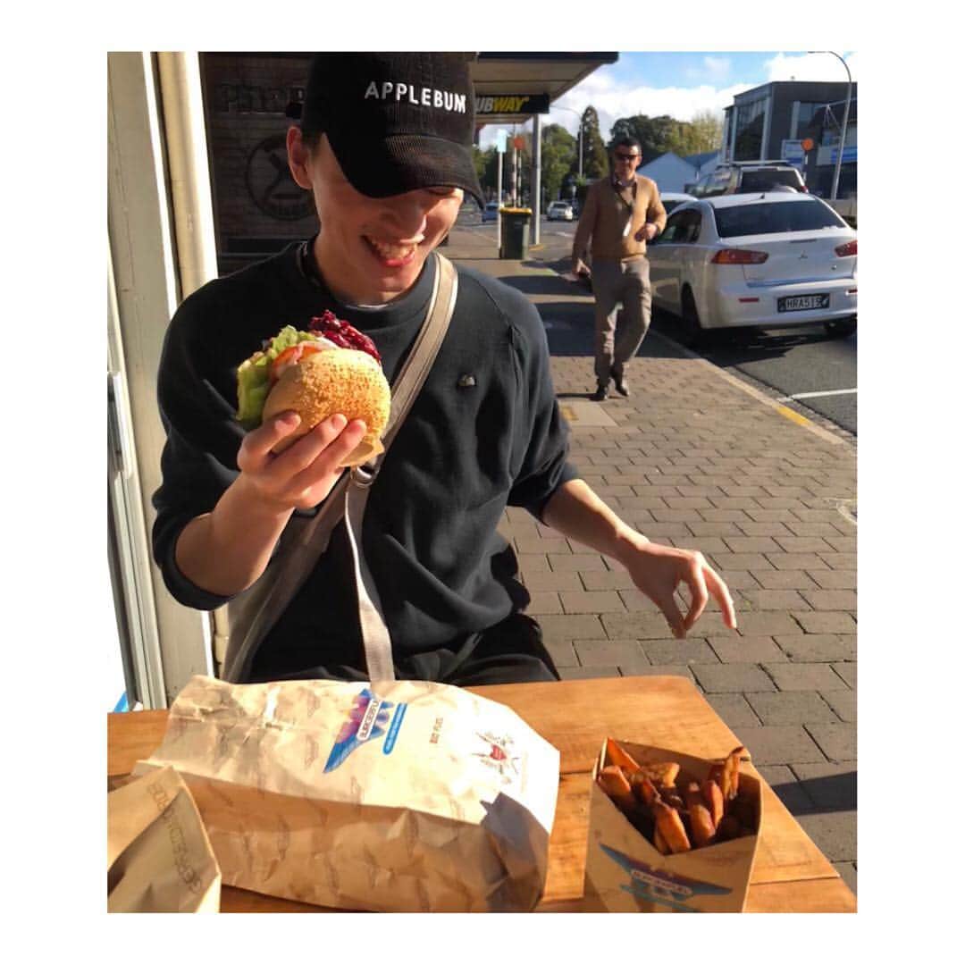 のインスタグラム：「Day off🍔」