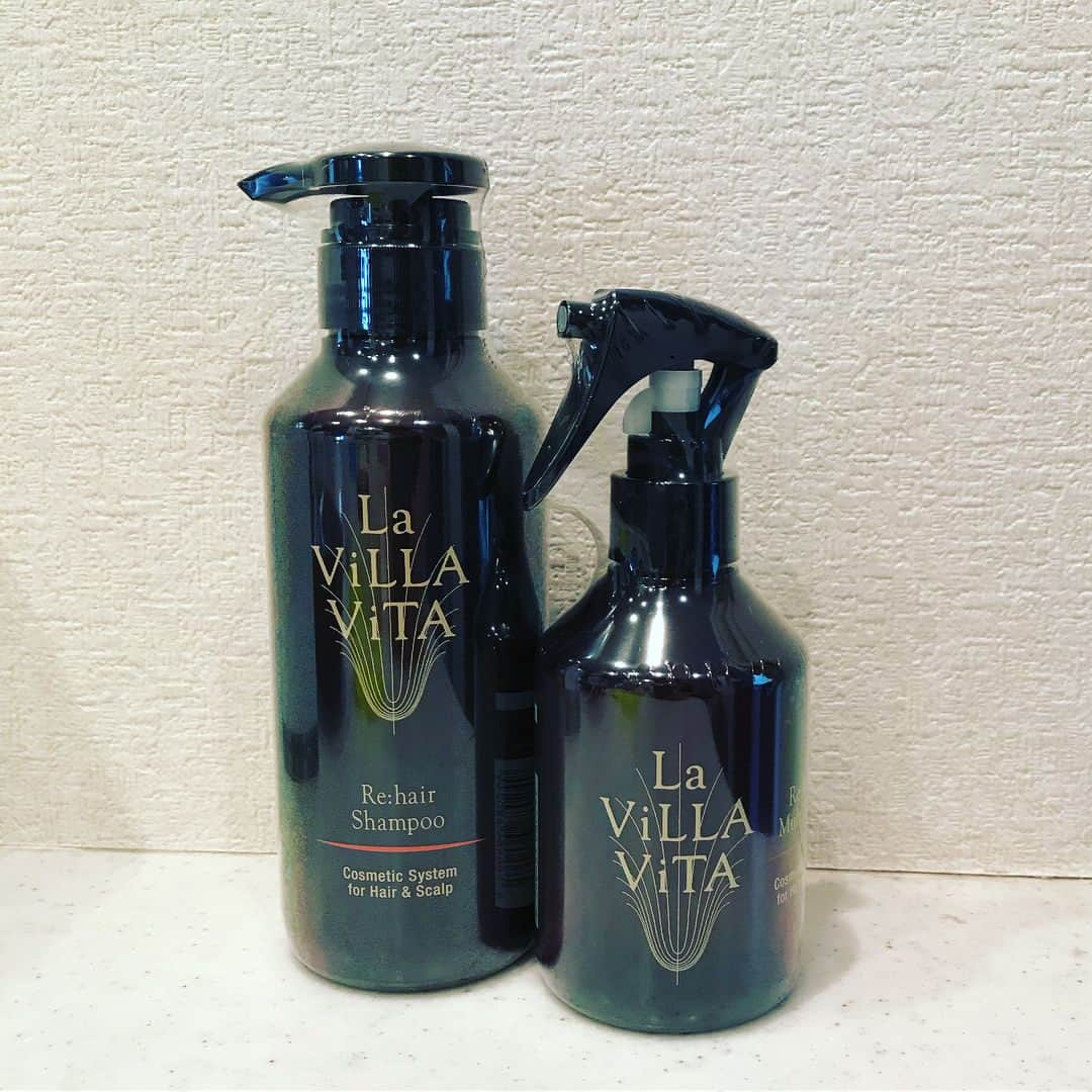 今宿麻美さんのインスタグラム写真 - (今宿麻美Instagram)「『La Villa Vita/ラ・ヴィラ・ヴィータ』 ▪︎シャンプー ▪︎マルチミスト ノンシリコンなのに、きしまない‼︎ 泡立ち抜群‼︎ 優しい香りに癒される♡ 男性の方にもオススメみたいです。 #mylavillavita  #マイラヴィラヴィータ @la.villa.vita」5月26日 15時16分 - imajuku0107