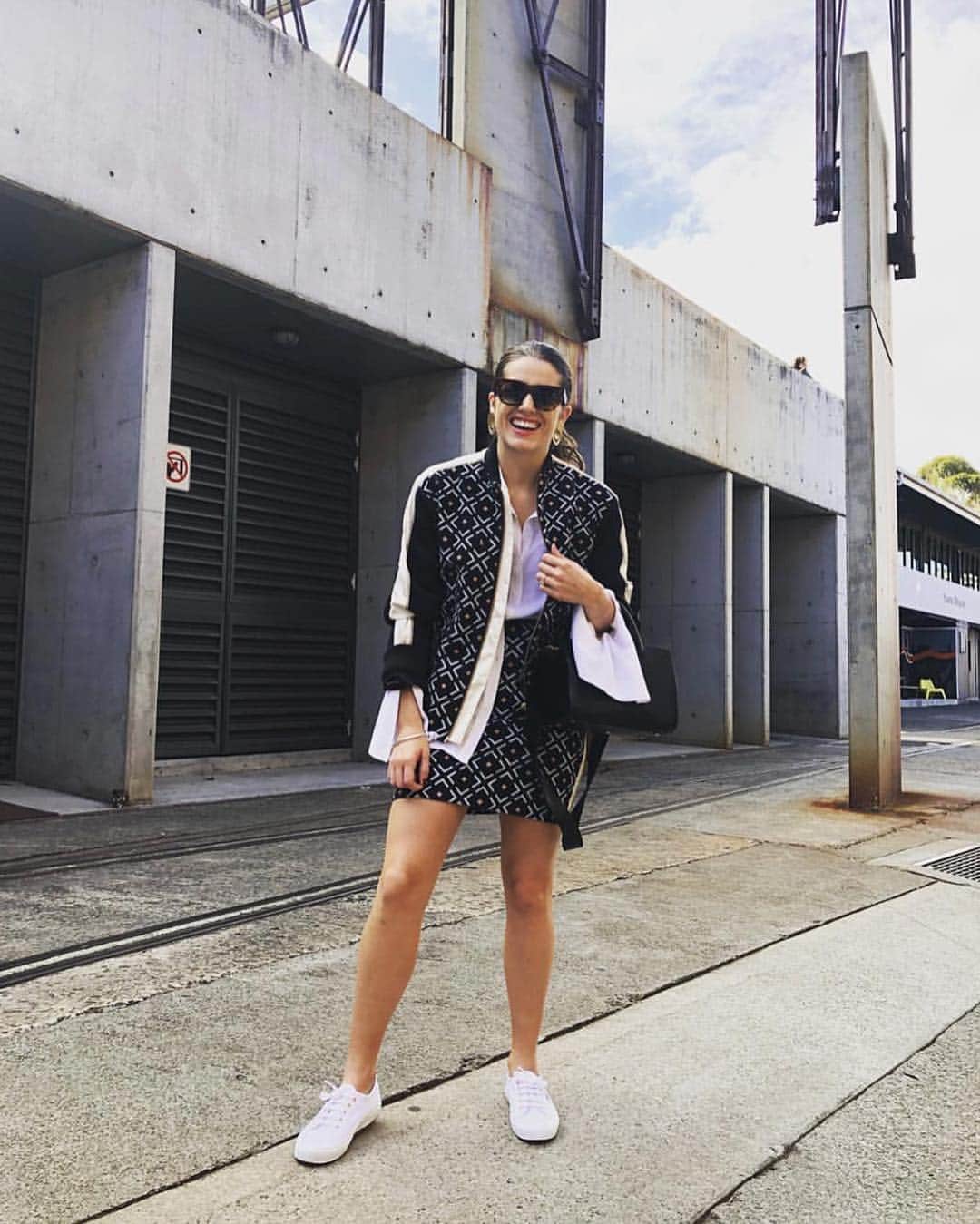 のインスタグラム：「JACQUARD | Street style with @cimon_styling 🍂 #sassandbide #pf18 #electricfeels」
