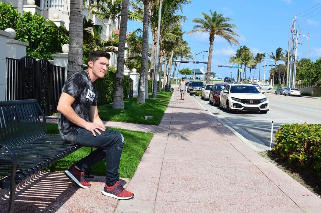 MARC WENNのインスタグラム：「Nothing better then a nice summer day and an awesome pair of jeans 😜 #jeans #menwithstyle #mensfashion #bocaraton #model #beach #menfashionpost #sports #palmtrees #florida #cars #saturday #sneakers #exercise #workout #lfl」