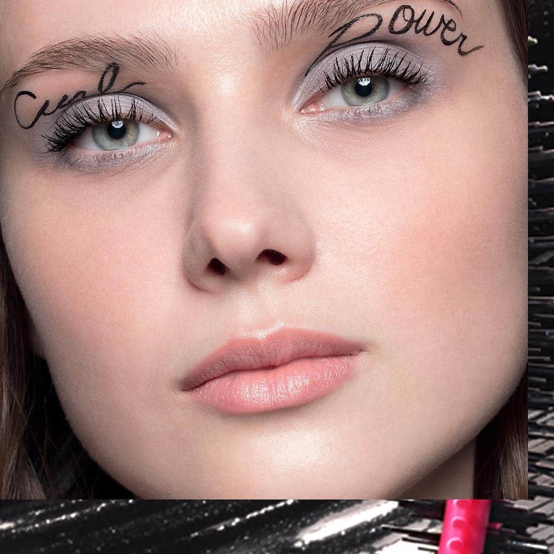 Yves Saint Laurent Beautyさんのインスタグラム写真 - (Yves Saint Laurent BeautyInstagram)「Show off your curl power! Lift those lashes with the NEW MASCARA VOLUME EFFET FAUX CILS THE CURLER and set it off with the NEW FULL MATTE SHADOW N˚5 Reckless Grey.  #yslbeauty #makeup #eyes #thecurler #curlpower #fullmatteshadow」5月26日 20時41分 - yslbeauty