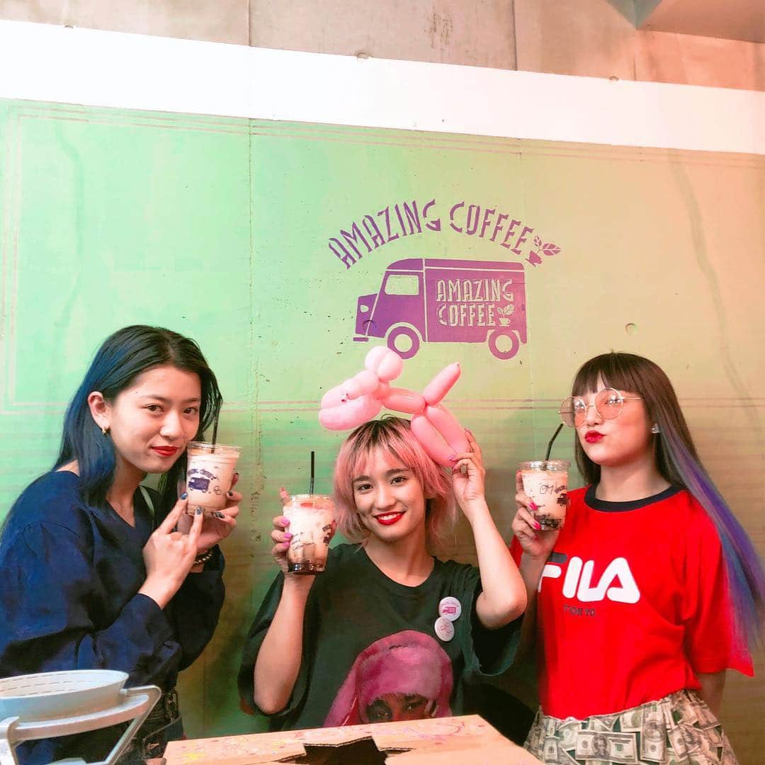 のインスタグラム：「. ｽﾀﾞﾝﾅﾕｽﾞﾕﾘ-とｱﾒｺ🌼💜 #AMAZINGCOFFEE #KOMADOGG #めっかわならぬめっうま #スダンナユズユリーwedontstop」