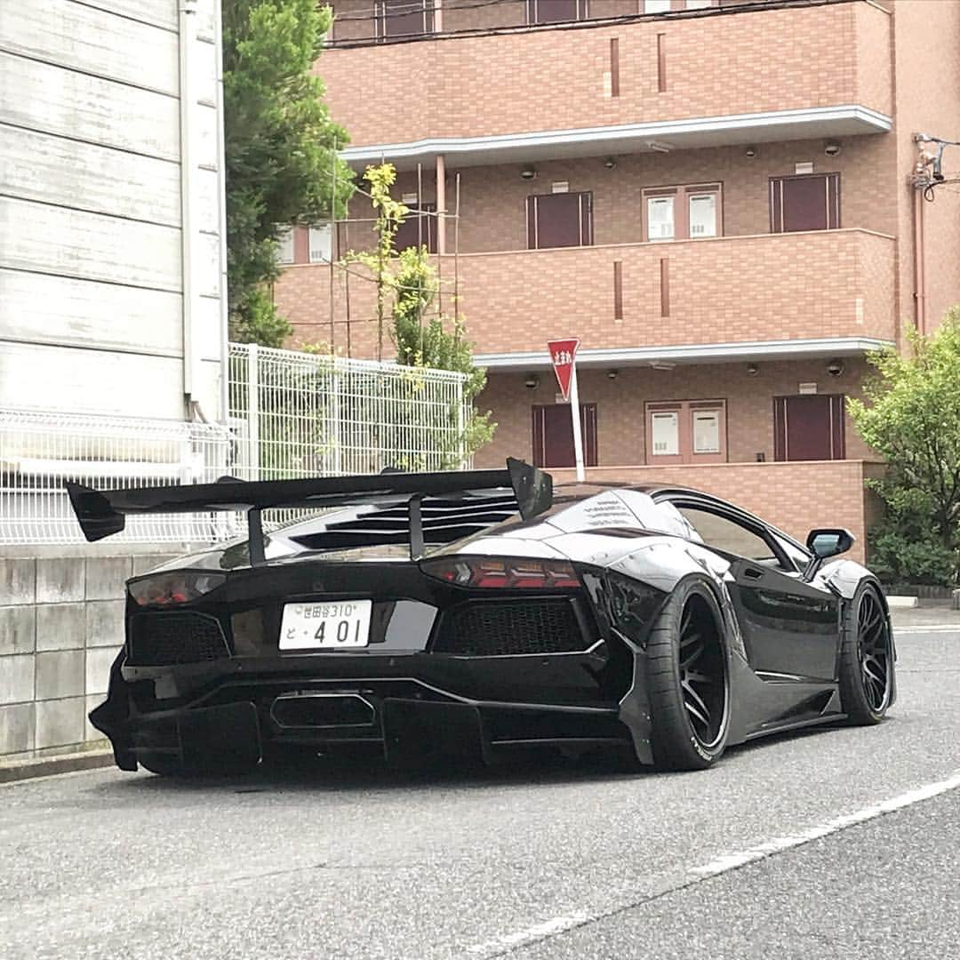 Wataru Katoさんのインスタグラム写真 - (Wataru KatoInstagram)「Libertywalk自由に歩く！！！ LB★WORKS AVENTADOR LIMITED EDTION  日本で2台目のLB★WORKS LIMITED EDTION の完成🙂  リヤからのアングルもたまらない。🙂ワァーオ  #libertywalk #lbworks #lamborghini #AirREX #forgiato #toyotires #widebody #stance #toyota #nissan #honda #mazda #dub #dubai #stance #illest」5月26日 22時54分 - libertywalkkato