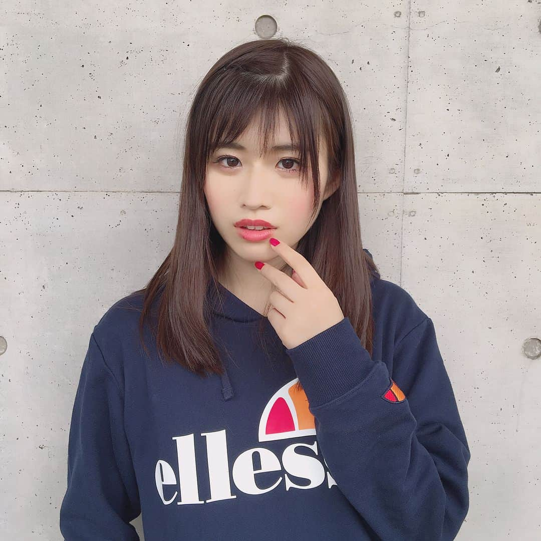 佐藤朱さんのインスタグラム写真 - (佐藤朱Instagram)「今日の握手会では 午前も午後もellesseを着たよ〜🎾❤️ どっちが好き？？👀笑 #ellesse」5月26日 23時07分 - akari_miyagi