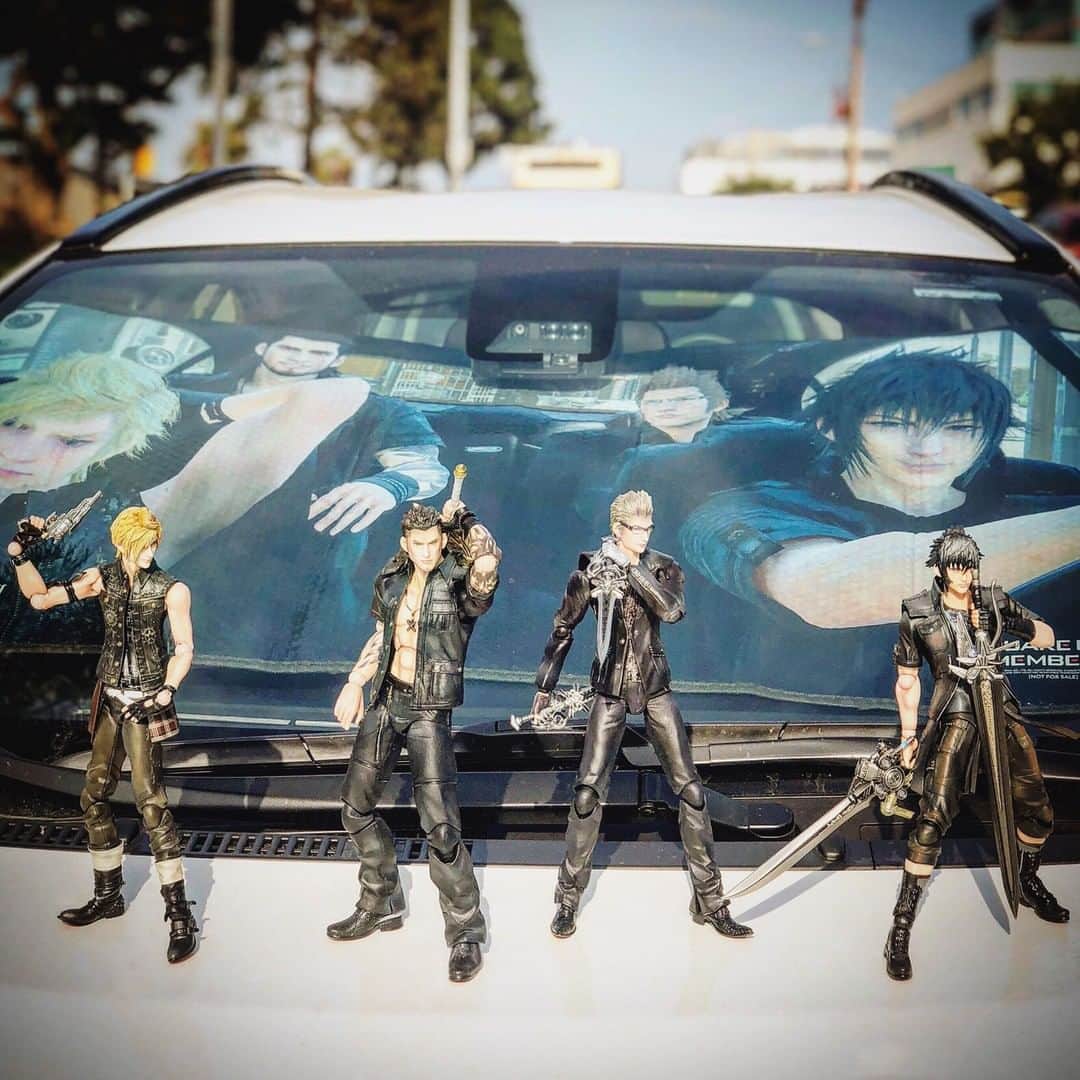 FINAL FANTASY XVさんのインスタグラム写真 - (FINAL FANTASY XVInstagram)「Road trips and Chocobros just seem to be a perfect match!  If you are a fan of these figures, click the link in our bio for more details! If you want our #FFXV sun shades, join our our Members Rewards program to redeem it after accumulating enough points!」5月27日 0時01分 - ffxv
