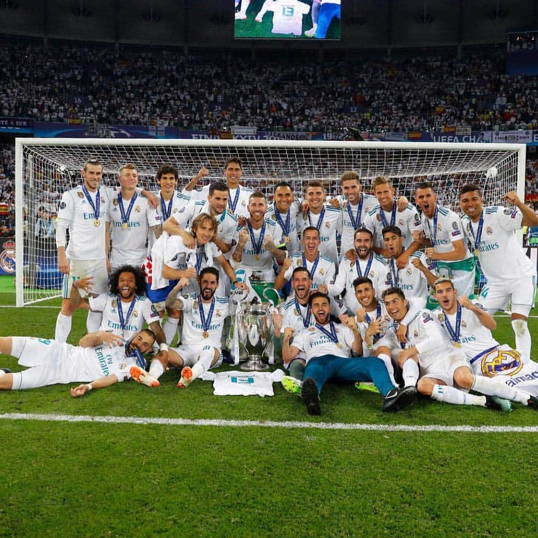 シャビ・アロンソさんのインスタグラム写真 - (シャビ・アロンソInstagram)「Champions XIII.  Historic @realmadrid . Congratulations!!! Proud of the Reds @liverpoolfc」5月27日 7時14分 - xabialonso