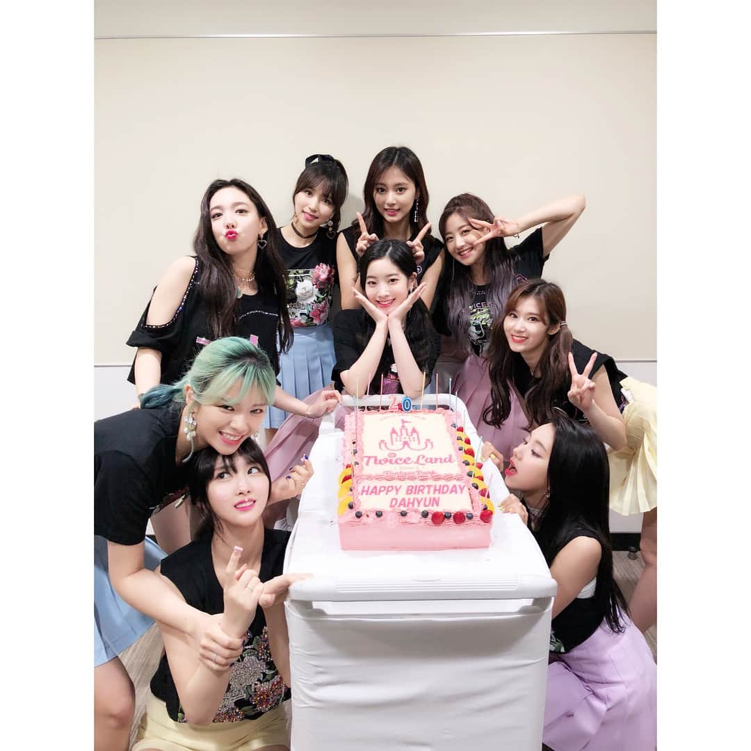 TWICE JAPANさんのインスタグラム写真 - (TWICE JAPANInstagram)「‪TWICE 2ND TOUR 'TWICELAND ZONE 2 : Fantasy Park' IN JAPAN@埼玉2日目！今日も会場に響いたONCEの声とキラキラ輝いたONCEの笑顔を一生忘れません。いつもたくさんの感動を与えて下さってありがとうございます♡‬ ‪#TWICE #TWICELAND #ZONE2 #FantasyPark ‬」5月27日 20時55分 - jypetwice_japan