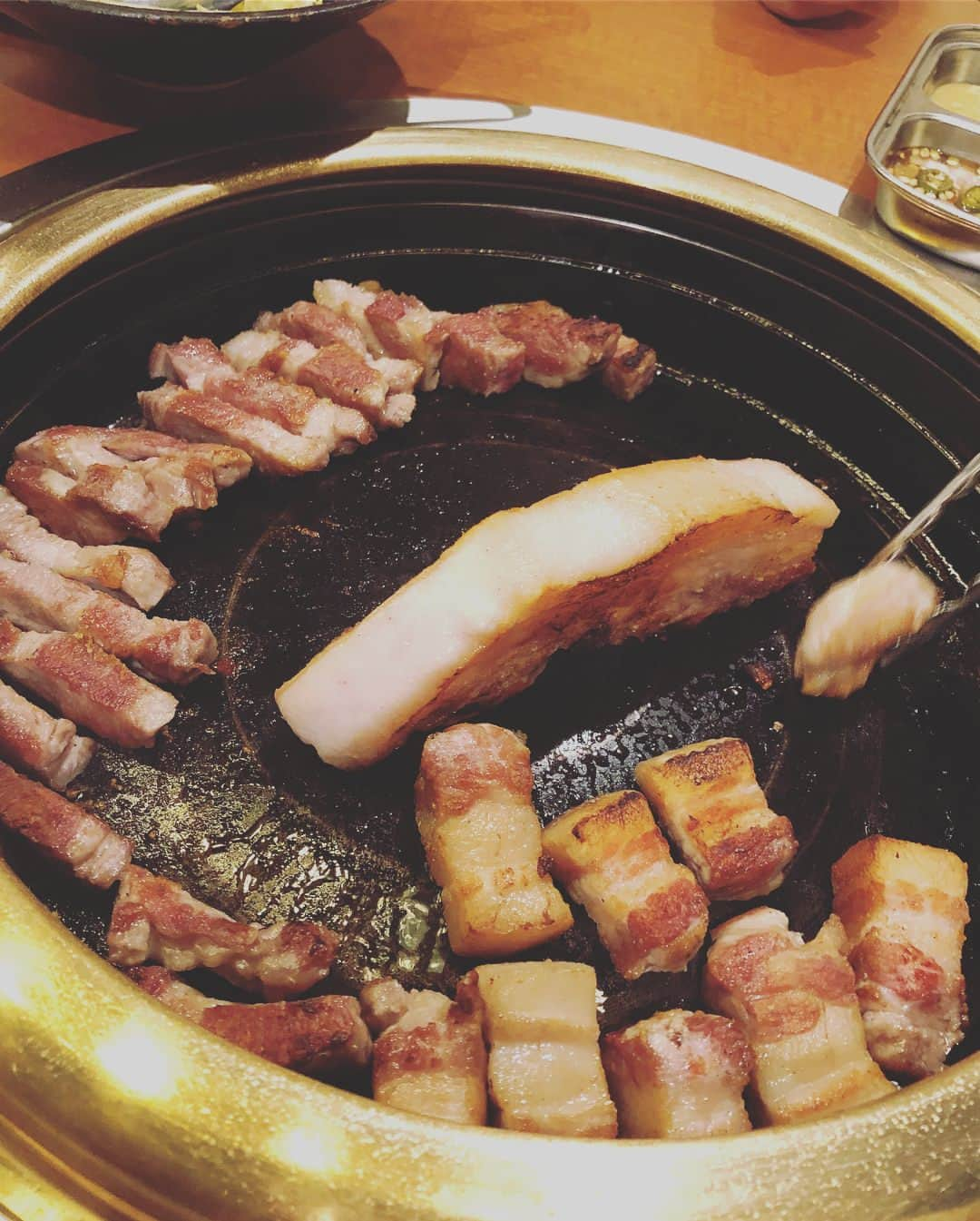 千秋さんのインスタグラム写真 - (千秋Instagram)「女4人でサムギョプサル🐖 渋谷にできたお洒落サムギョプサル屋さん。 #渋谷 #サムギョプサル #サムゴリプジュッカン #畑中さん #佐野ひなこ @hinako_sano #ゆきちゃん #viviennewestwood #monki #hm #converse #adidas」5月27日 21時05分 - chiaki77777