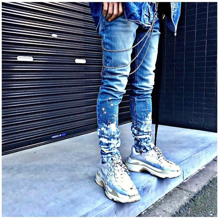 STYLISH-TOKYOさんのインスタグラム写真 - (STYLISH-TOKYOInstagram)「【 HALO TOKYO 】 ---------------------------------------------------- " PAINT VINTAGE JEAN " Now on sale. ---------------------------------------------------- ONLINE https://halotokyo.thebase.in/ _/_/_/_/_/_/_/_/_/_/_/_/_/_/_/_/_/_/_/_/_/_/_/_/_/ . . . . . . . . . . . . . . . . . #levis #90s #vintage #halotokyo #halotokyoofficial #halo #thenorthface #adidas #nike #reebok #supreme #vetements #gosharubchinskiy #balenciaga #alphaindustries #fearofgod #offwhite #yeezyseason #rickowens #vlone #chromehearts #asaprocky #justinbieber #gdragon #kanyewest #fearofgod #online #tokyo #streetfashion #ストリートファッション」5月27日 12時47分 - halo_tokyo_style