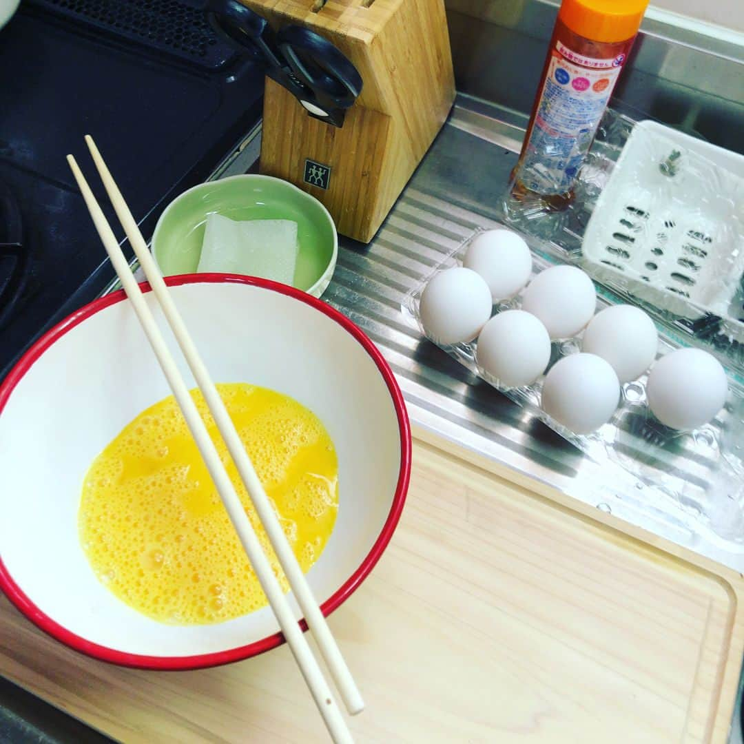 おっさんずラブ 武蔵の部屋さんのインスタグラム写真 - (おっさんずラブ 武蔵の部屋Instagram)「本日の朝ごはん🍚✨ #和食にしてみました #栄養たっぷりだお #卵焼きは甘い派甘くない派？ #星３つ？🌟🌟🌟 #ちなみにこの朝ごはんができた時 #ねぼすけはるたんはまだベッドの中でした😴 #はるたんは食べる時の顔が可愛すぎて #殺傷能力すら感じるよね #だから美味しいって笑って欲しくて #好きなものをたくさん作ってあげたくなっちゃうよね #いっぱい食べる君が好き☺️♬」5月27日 14時38分 - musashis_room