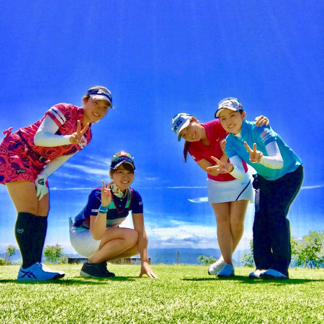 田辺ひかりのインスタグラム：「. ダイクレ📷🌈 . 43打ちました！！🤦‍♀️ . これからも頑張ります😁⛳ . 明日 新潟移動です✈️⭐ . ひろむさんたちにも会えそうです👍🏻❤️ . 楽しみですね🐨💕」