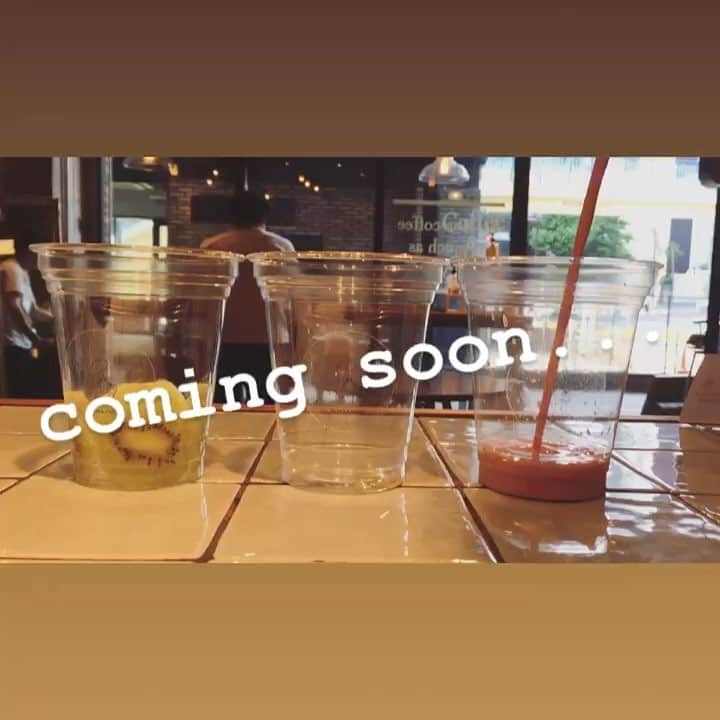 SORAXNIWAのインスタグラム：「▷coming soon ... ついに！ 昨年大・大・大×∞大好評だったあのドリンクが！ ・・・ #strowberry #passion #kiwi #shake #シェイク #icecream #fruit #フルーツ #vitamin #summer #ocean  #sea #cafe #coffee #soraxniwa #soraxniwashop #お洒落さんと繋がりたい #カフェ好きな人と繋がりたい #iloveit #おしゃれなカフェ #harajuku #retrip_cafe_東京」