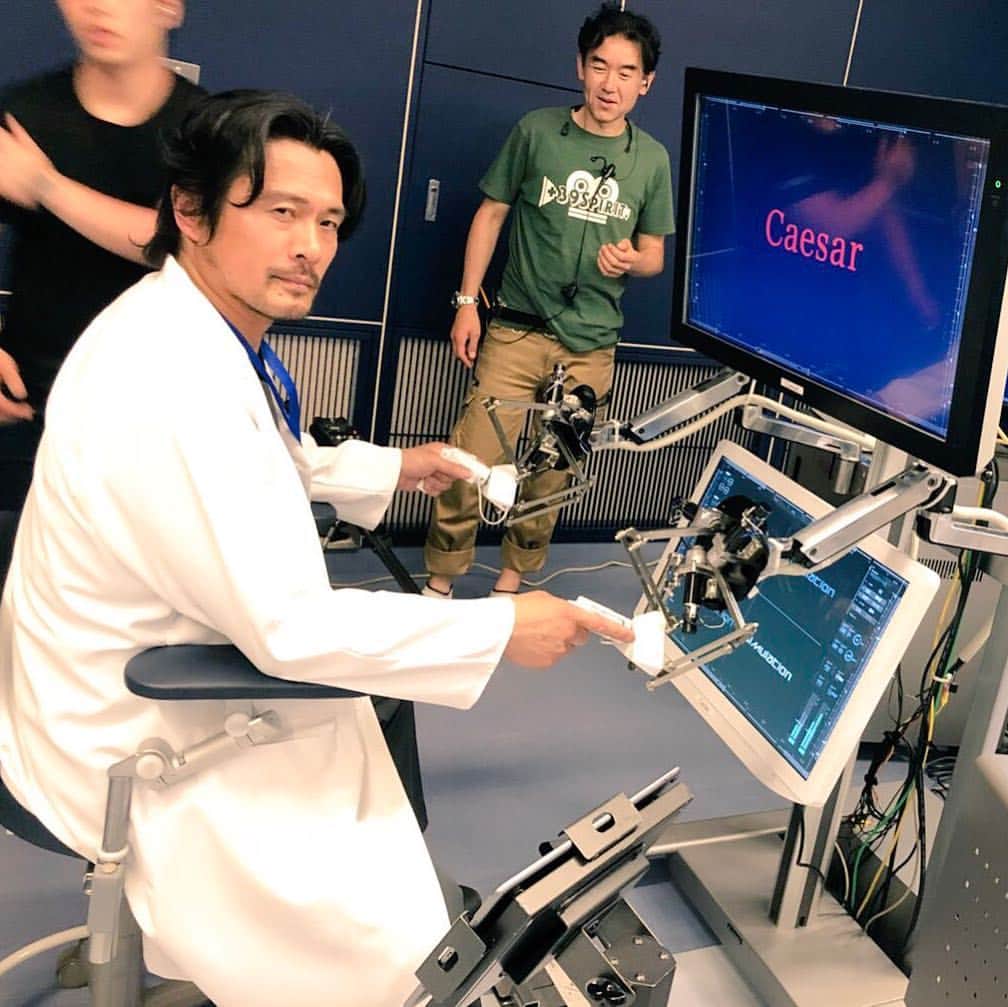Tbs ブラックペアン さんのインスタグラム写真 Tbs ブラックペアン Instagram 第7話放送まであと3時間 本日放送の第7話にはゲスト シソンヌ の 長谷川忍 さんも登場 渡海先生との対峙をお楽しみに ブラックペアン Tbs ダビンチポーズして