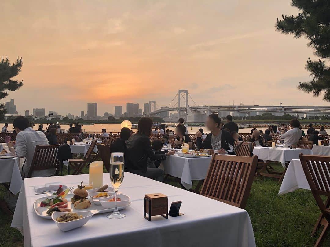 久慈暁子さんのインスタグラム写真 - (久慈暁子Instagram)「* 未来型花火エンターテインメント 『 STAR ISLAND 2018 』 皆さんどのように楽しんでいるのか #スゴ撮 してきました🎆💐 明日の #めざましテレビ で⏰ * #STARISLAND #お台場海浜公園  #お台場 #花火」5月27日 18時39分 - kuji_akiko