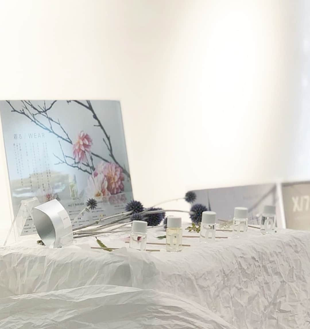 由架子 川野さんのインスタグラム写真 - (由架子 川野Instagram)「香りと音のアーティスト IZUMIKAN さんの香水。 食べられる粉末のお香のおかげで 体の中から良い香りに💞」5月27日 19時08分 - __yukakokawano__