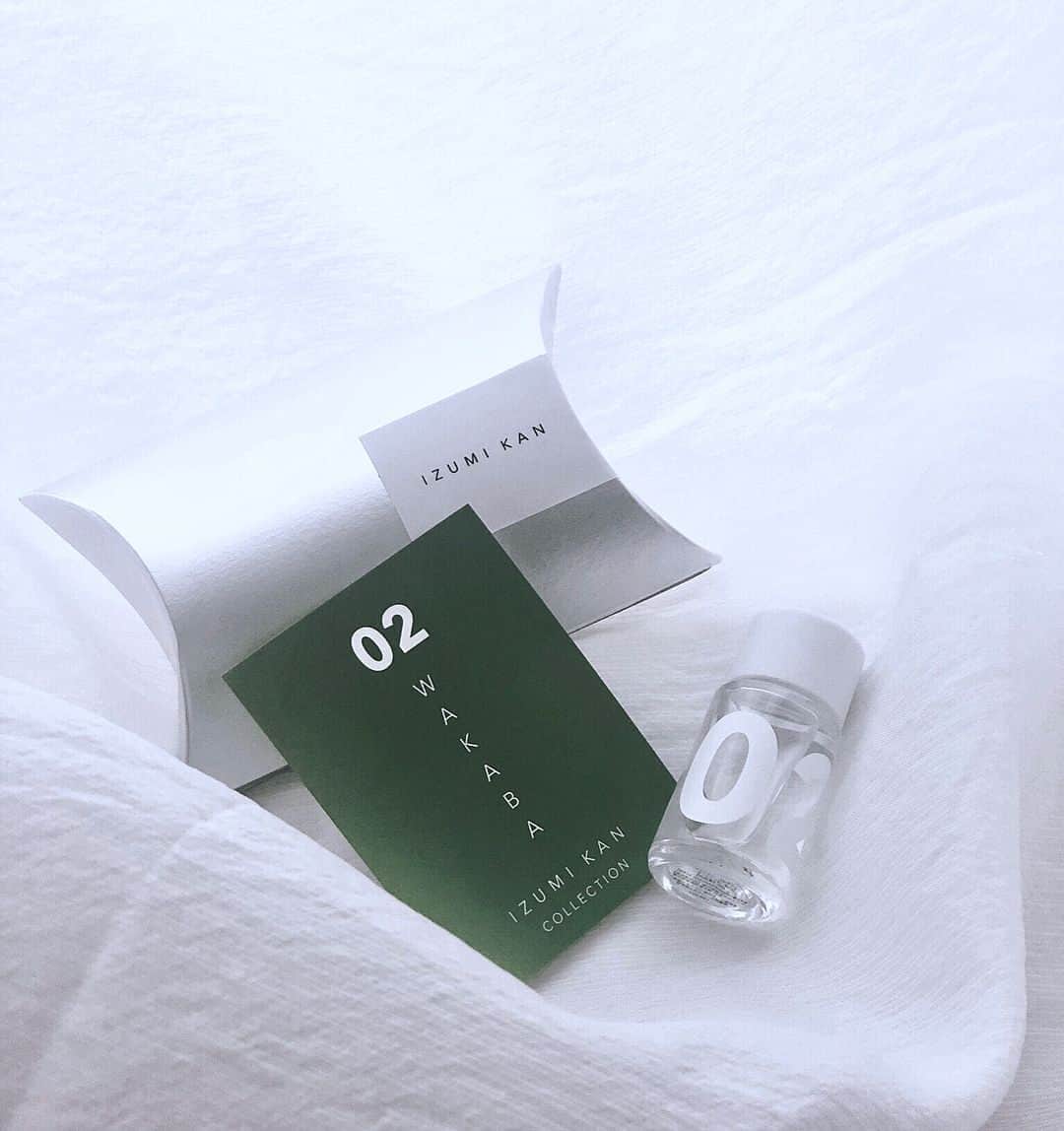 由架子 川野さんのインスタグラム写真 - (由架子 川野Instagram)「香りと音のアーティスト IZUMIKAN さんの香水。 食べられる粉末のお香のおかげで 体の中から良い香りに💞」5月27日 19時08分 - __yukakokawano__