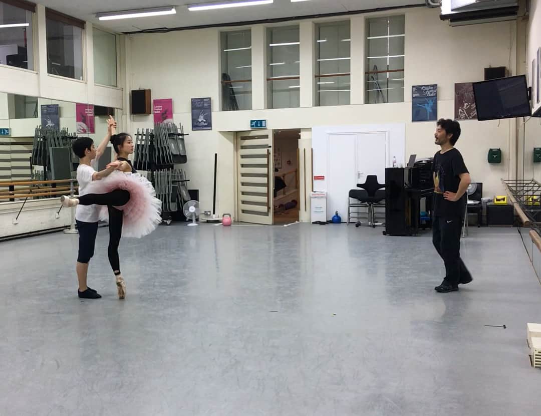 のインスタグラム：「Preparing for @yokohama_ballet_festival ⭐️ Thanks to Yohei-san for being an amazing coach as always🙏🏻✨ #yokohamaballetfestival #gala #japan #haruoniyama #grandpasclassique @gaynorminden #GMArtist #GaynorMinden」