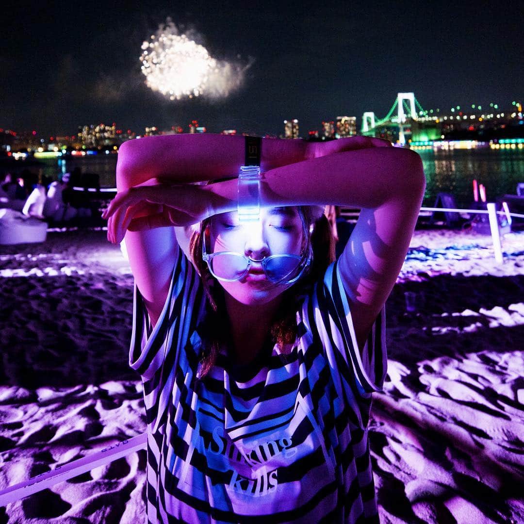 石川涼のインスタグラム：「@starisland_jp 去年行けなくて今年初めて。伝統の花火を音楽や映像、ポールダンスなどの演出で新しい形に変えたイベントでした。凄かったです。 @kenji_kohashi @tkmivj ありがとう😊  #starisland#Leica#Leicasl#leicacamera#smokingkills」