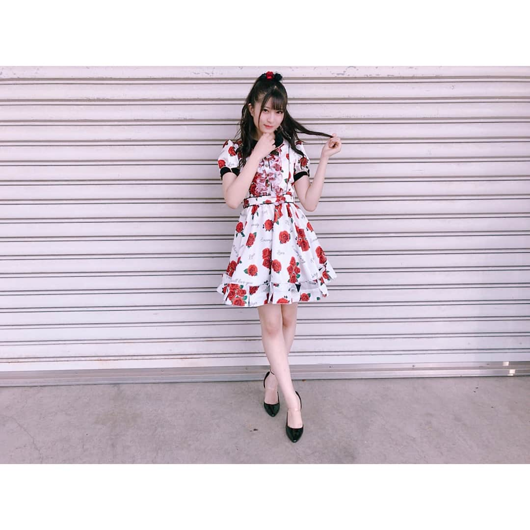 行天優莉奈さんのインスタグラム写真 - (行天優莉奈Instagram)「幕張での全国握手会ありがとうございました😊❤️ たくさんの方が来てくれて本当に嬉しかった♪♪ この衣装本当に可愛い😍  大好き❤  #全国握手会  #行天優莉奈 #巻きハーフアップ」5月27日 22時40分 - yurina.0314