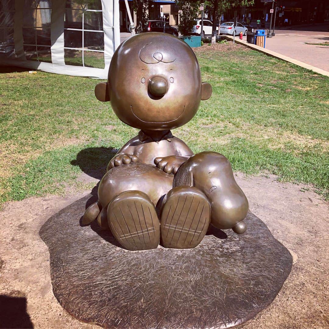 池田彩さんのインスタグラム写真 - (池田彩Instagram)「ピーナッツのキャラクターの銅像と📷🥜 #minneapolis #peanuts #snoopy #character #ミネアポリス #スヌーピー #photo」5月28日 8時53分 - aya_ikeda_official