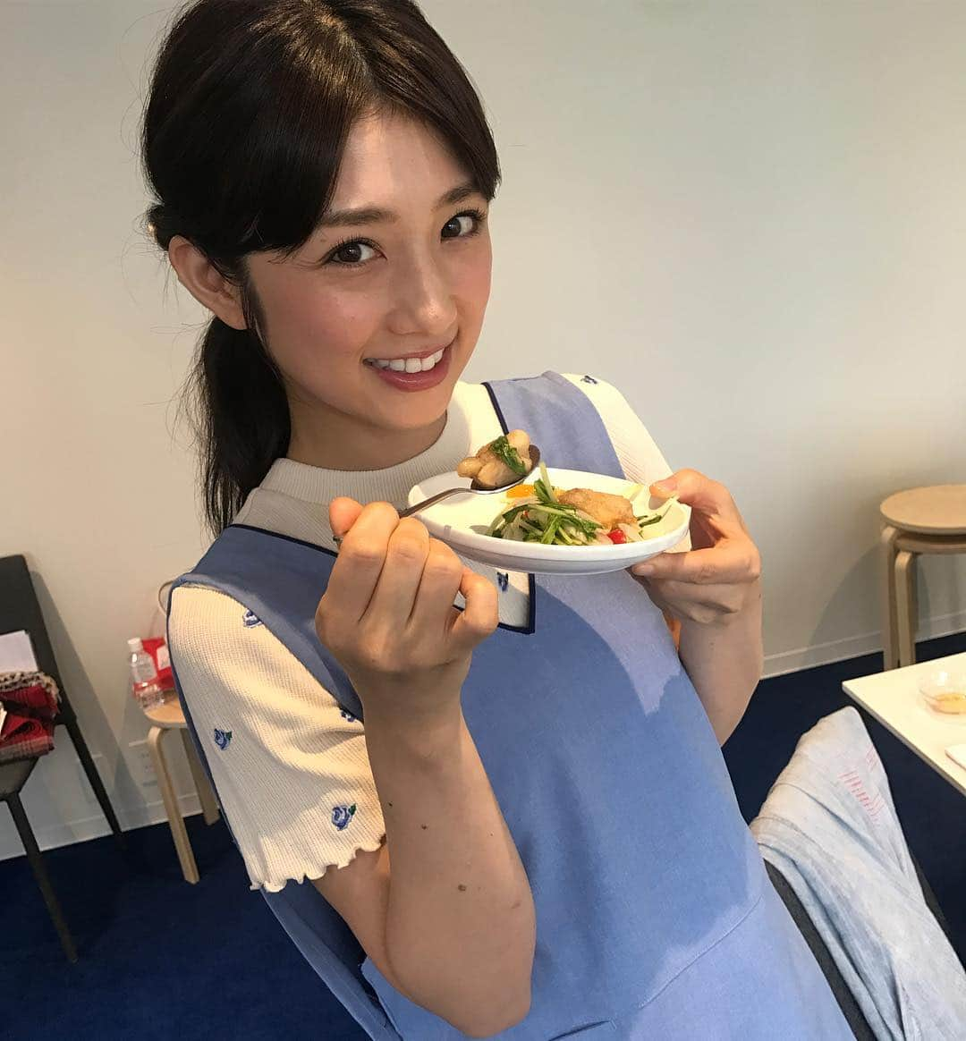 小倉優子さんのインスタグラム写真 - (小倉優子Instagram)「12:30〜13:00 『cookpadTV』で生配信します😊  今日のメニューは、 「お野菜たっぷり鶏肉のアジアンソース」  専用アプリで配信致します！ 是非ご覧下さい♬  https://www.cookpad.tv/  https://www.instagram.com/ogura_yuko_0826  #小倉優子 #ゆうこりん #cookpad #cookpadTV #ゆうこりんのきちんと楽チンごはん #afternoontealiving」5月28日 12時20分 - ogura_yuko_0826