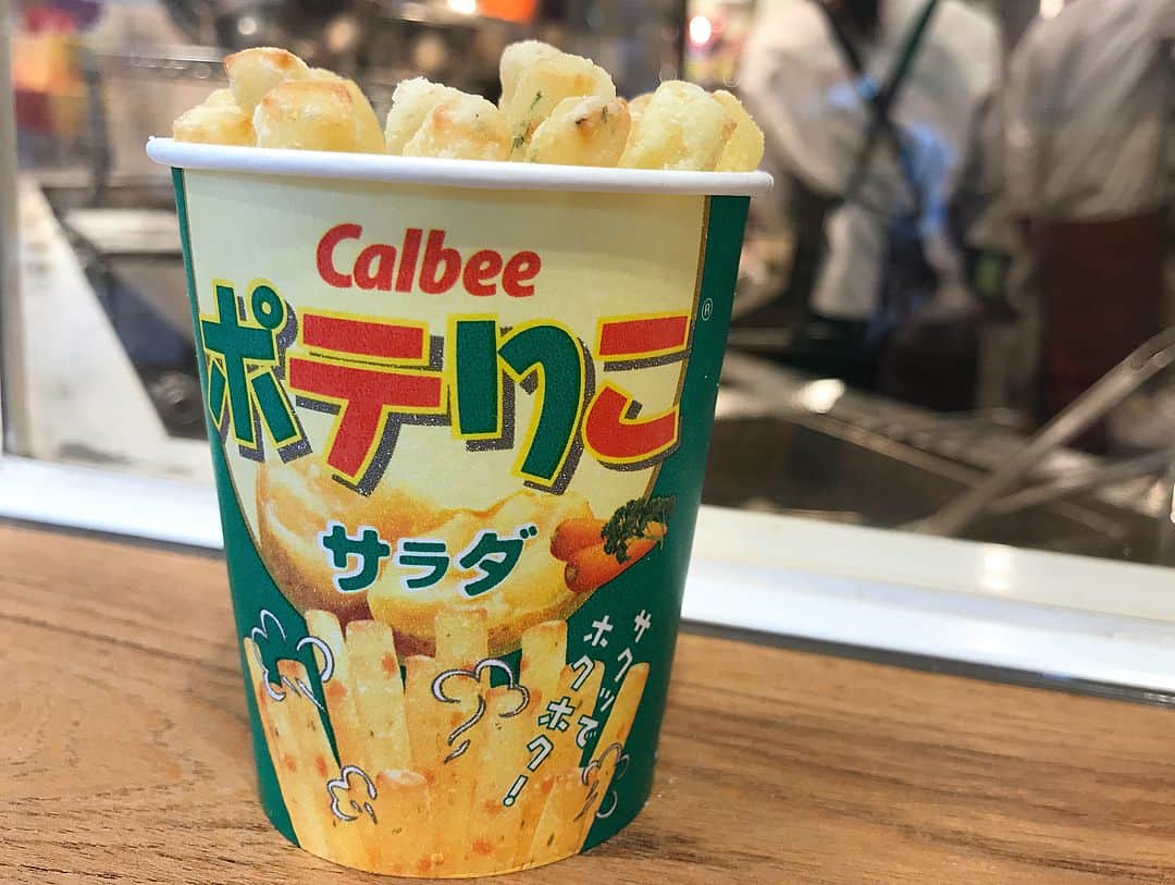 大見さなえさんのインスタグラム写真 - (大見さなえInstagram)「福岡に住んでる大食いの かじみなが東京に来てくれた😆💓 ・ という事でみんなでご飯🤤🍽 らっすん、たかちゃん、自由人さん ちなりちゃん、どらちゃんと(*^^*) 楽しかった！また集まりたいぃ🐥✨ ・ あとは最近の食べ歩き写真🐥🍗🍟🍭 ちなみに明日zipの7時15分〜ハテナビちょっとでます(*´꒳`*) ・ #大食い #集まり #らすかる #たかちゃん #自由人さん #ちなりちゃん #かじみな #どらちゃん #食べ歩き #楽しかった #にじゅうまる」5月28日 12時39分 - tabe_megumi