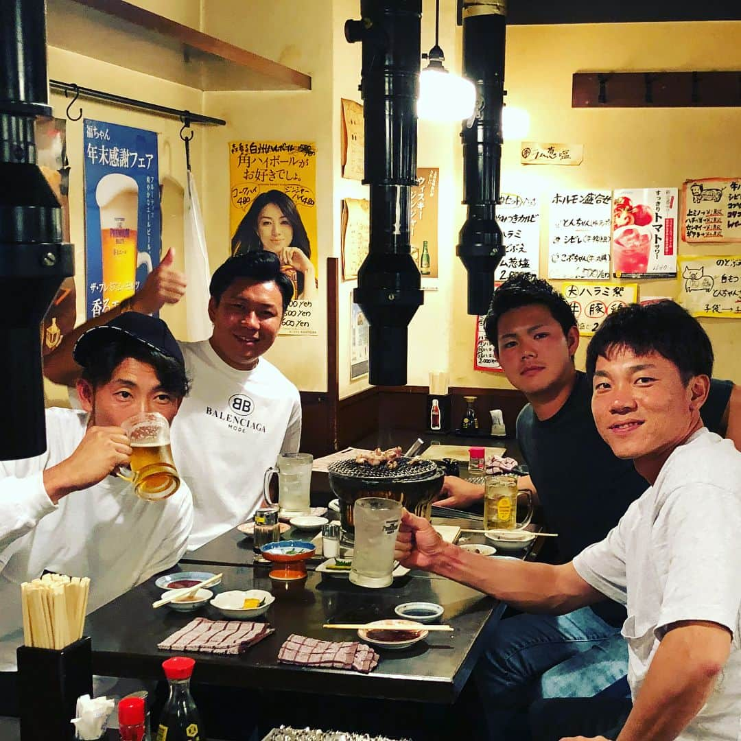 藤井淳志さんのインスタグラム写真 - (藤井淳志Instagram)「そういえば、こやつらにも祝ってもらったんやったわ∑(ﾟДﾟ) #藤井淳志#中日ドラゴンズ#大島洋平#大野雄大#高橋周平#横浜denaベイスターズ#梶谷隆幸#ケーキを顔につけるとメチャ臭くなるから気をつけましょう#daiamondallians」5月29日 0時08分 - atsushi.fj4