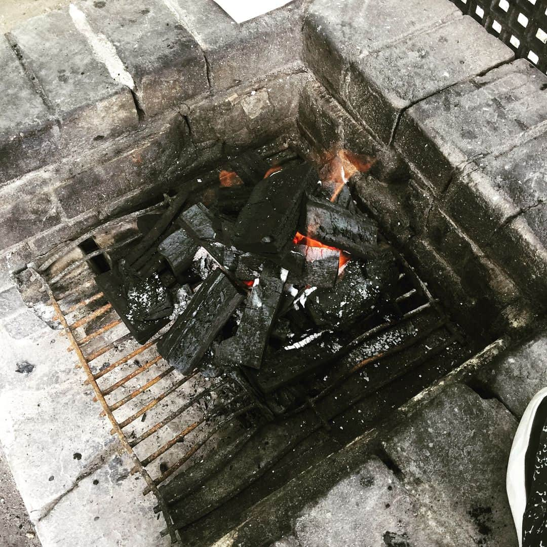 川辺泰三のインスタグラム：「♪BBQ♪ いや、オフって感じの一日やった！ みんなと楽しい時間でした！！ PS  この後、兒玉とお福は筋トレ＆シューティングの自主練へ。。さすがっ！ 俺は、ガン寝。。笑 #BBQ #朝練team #あっ大和がおらん」