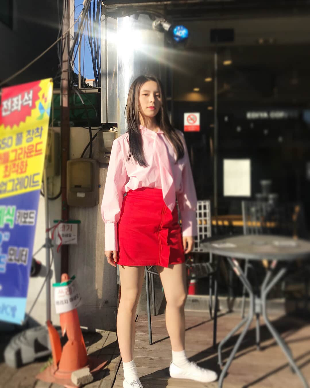 エルキーさんのインスタグラム写真 - (エルキーInstagram)「. 180528 ‖ IG @cube_clc_official 譯文 : Kie Morning🌸🌹 昨日的<#富家公子>放送看得還開心嗎?~ 與#광재 哥哥第一次一起進行拍攝真的非常好!! 今天一整天也要加油啊!💪🏻🦌 #몽몽 #씨엘씨 #CLC #엘키 #Elkie #칯스타그램#chongtingyanelkie - 活動 (Elkie 個人活動/團體活動) : [香港時間] 27/05/2018 (日) 7:45PM 電視劇——富家公子 13/06/2018 (三) 10:59PM Cheshire二期會員申請截止時間 16/06/2018 (六) 4PM CUBE家族演唱會 @ 一山韓國國際會展中心 20/07/2018 (五) 8PM CLC LIVE SHOW IN HK 2018 @ 旺角麥花臣場館 - 👩🏻‍🏫請留意喔 : 別忘記要按 @elkiehk右上角的•••開啟貼文通知以便收到我們剛出post的通知喔♡ 愛你們啊💕 — #CLC#씨엘씨#Elkie#엘키#莊錠欣#Cheshire#CLCHK#ElkieHK#예뻐지게#아니야#Chamisma#도깨비#BlackDress」5月29日 0時41分 - elkiehk