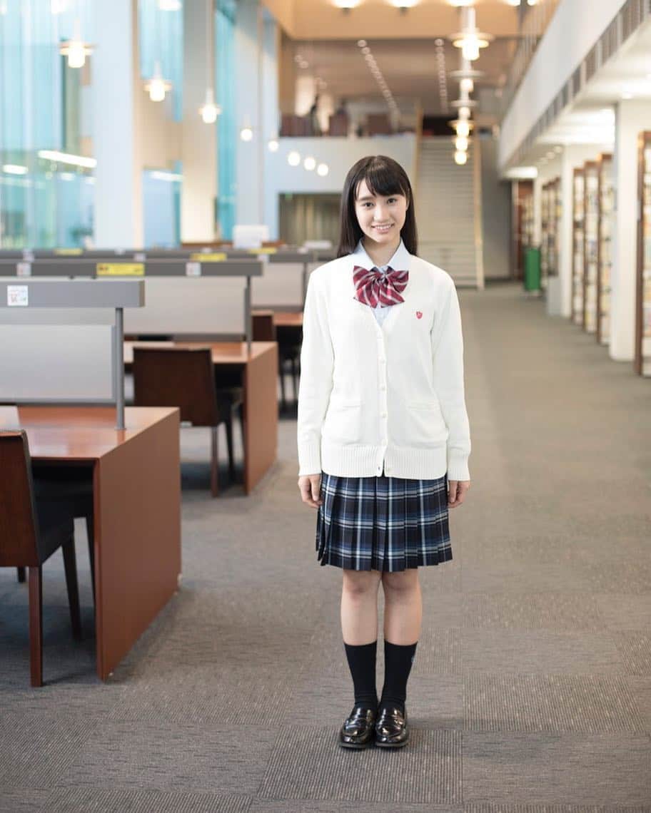 のインスタグラム：「♪カーディガン 6,696円 ♪スカート 10,584円 ♪長袖ワイシャツ 4,104円 ♪リボン 1,944円  #ootd #outfit #coordinate #conomi #instagood #follow #kawaii #制服 #高校生 # 中学生 #学校 #fashion #ファッション #コーディネート #jk #2018ss #instafashion  #japanfashion #原宿 #tokyo #school #schooltime #制服アワード #制服世代 #高校 #新入学 #野田心優」