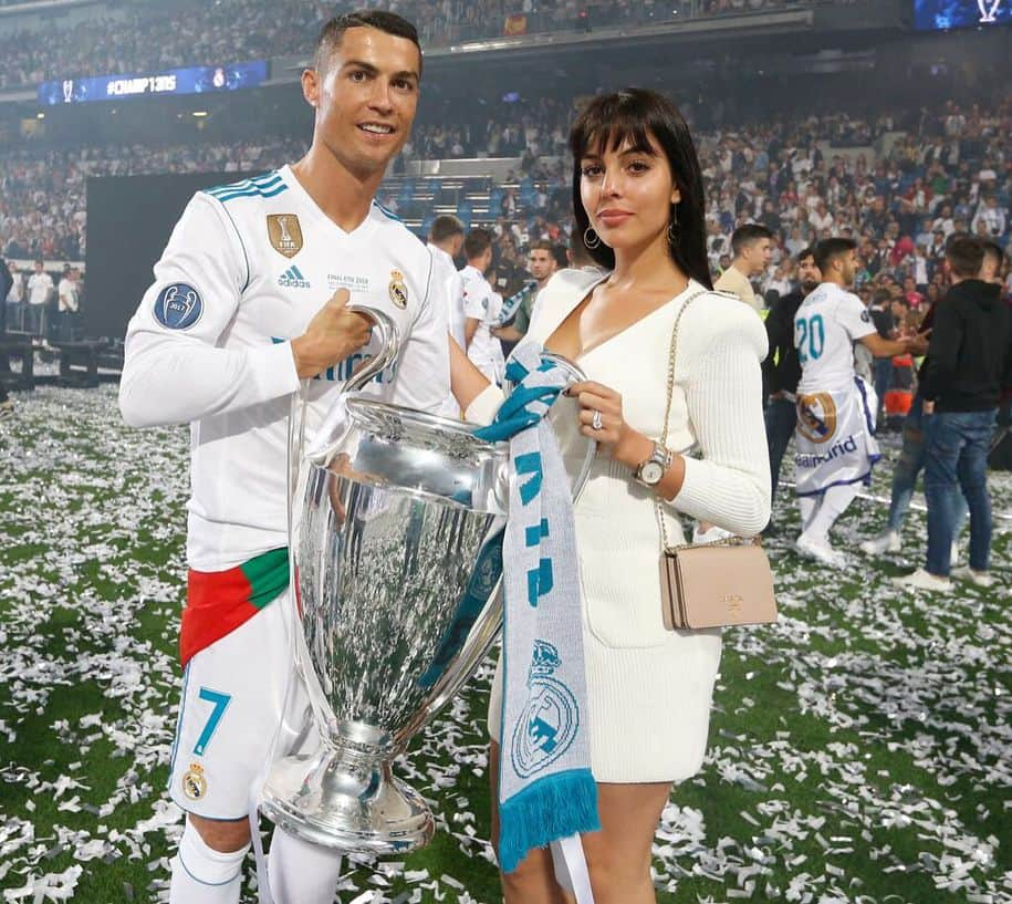 ジョルジーナ・ロドリゲスさんのインスタグラム写真 - (ジョルジーナ・ロドリゲスInstagram)「CAMPEONES 🏆🏆🏆 #cr7 #ch5mpions #championsleague #champ13ns #realmadrid」5月28日 18時35分 - georginagio