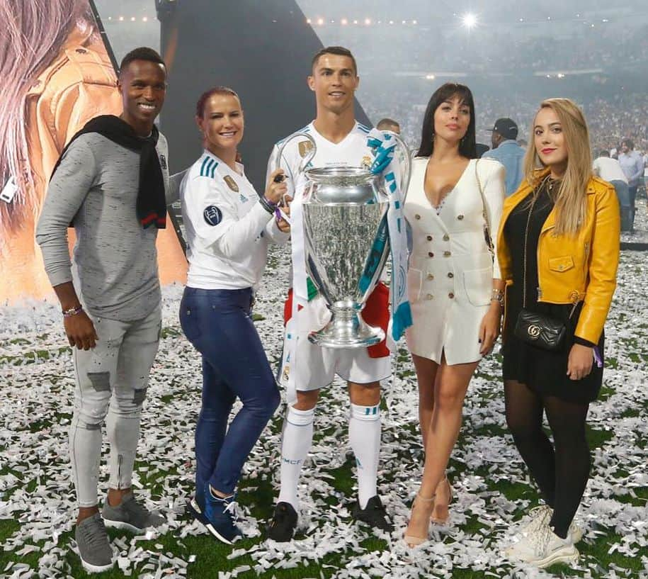 ジョルジーナ・ロドリゲスさんのインスタグラム写真 - (ジョルジーナ・ロドリゲスInstagram)「CAMPEONES 🏆🏆🏆 #cr7 #ch5mpions #championsleague #champ13ns #realmadrid」5月28日 18時35分 - georginagio