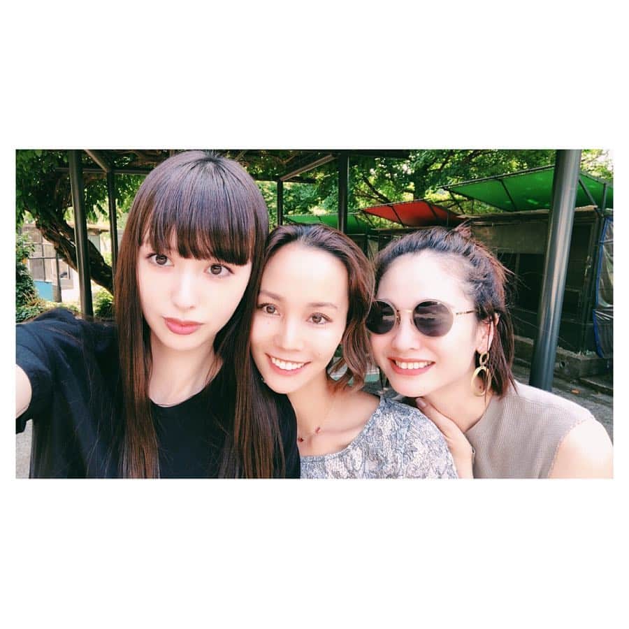 二ノ宮和佳子のインスタグラム：「そして、バッタリの鈴木さん♡  #こどもの国でのミラクル #この女神２人と並ぶの恐くてサングラスとれなかったよねー😂」