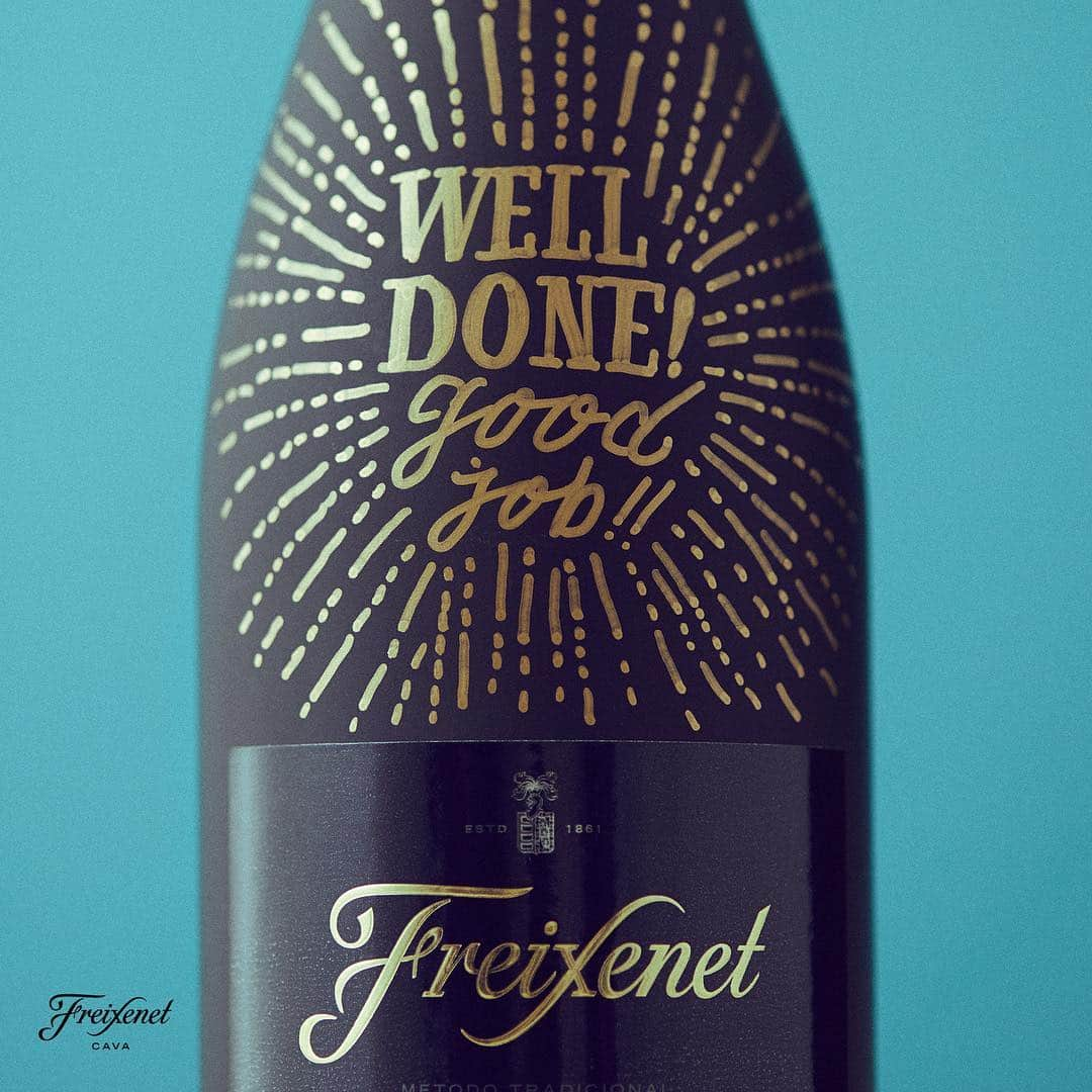 Freixenet フレシネ公式のインスタグラム：「Freixenet Happy Marker お手本メッセージvol.7 by SHOGO SEKINE . はじめてのプラジェクトを成功させた後輩におつかれ！ボトル . . Freixenet Happy Markerキャンペーン終了まであとすこし！ フレシネにメッセージを書いたら ハッシュタグ#フレシネメッセージボトル をつけてInstagramに投稿すると、 抽選で11名さまに 特別なメッセージボトルがもらえます！ . 詳細はプロフィールの公式サイトからチェック . #フレシネメッセージボトル #フレシネ #freixenet #shogosekine @shogosekine0319」