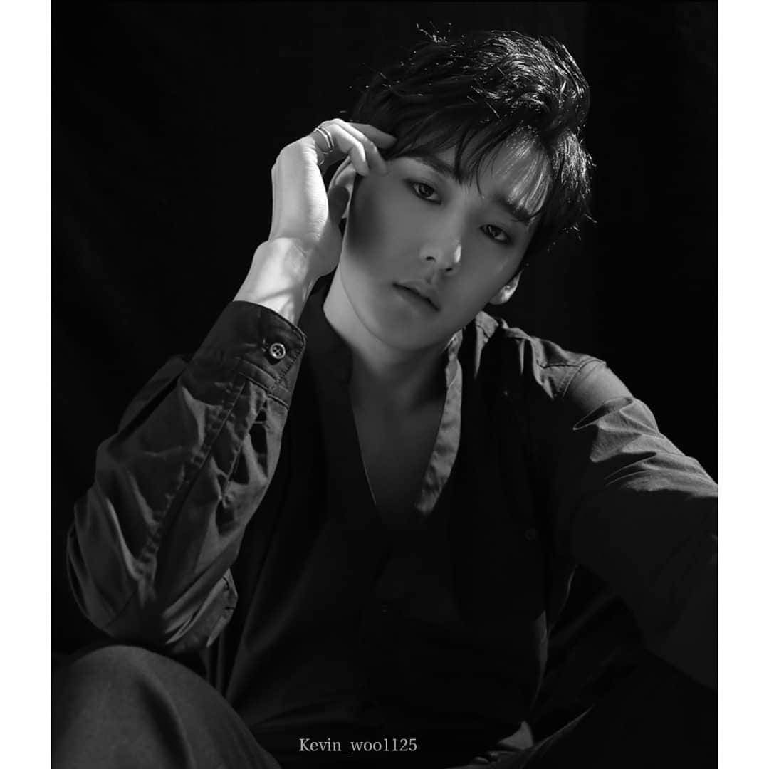 ケビン・ウーさんのインスタグラム写真 - (ケビン・ウーInstagram)「— OK guys TT leave me alone cuz I wanna die enteymeyndymmhf Mr.Woo what did you think about ? I leave my fans to be for a year then come and KILL them ALL ! My heart :"""" . . . ʚ 180528 | Kevin's Official site update ɞ . . . #KevinWoo #WooSungHyun #Kevin #케빈 #EliKim #KimKyungJae #ShinSooHyun #SooHyun #Kiseop #LeeKiseop #Seop #Hoon #YeoHoonMin # #Jun #JunYoung #LeeJunYoung #UKISS #유키스 #키스미 #KPOP #Kpopboys #kpopboyband #KloverforKevin . . . 【 @Kevinwoo_official 】」5月28日 20時16分 - kevin_woo1125