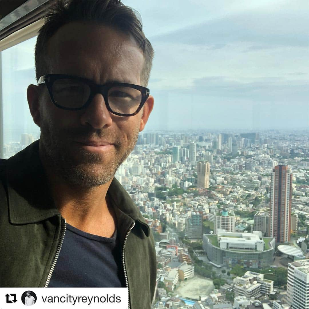 デッドプールのインスタグラム：「俺ちゃんの中の人、無事に来日🇯🇵 Welcome to Japan🎉 #デッドプール #デップー2 #Repost @vancityreynolds Hello Tokyo. It’s been a while. #デッドプール 🇯🇵」