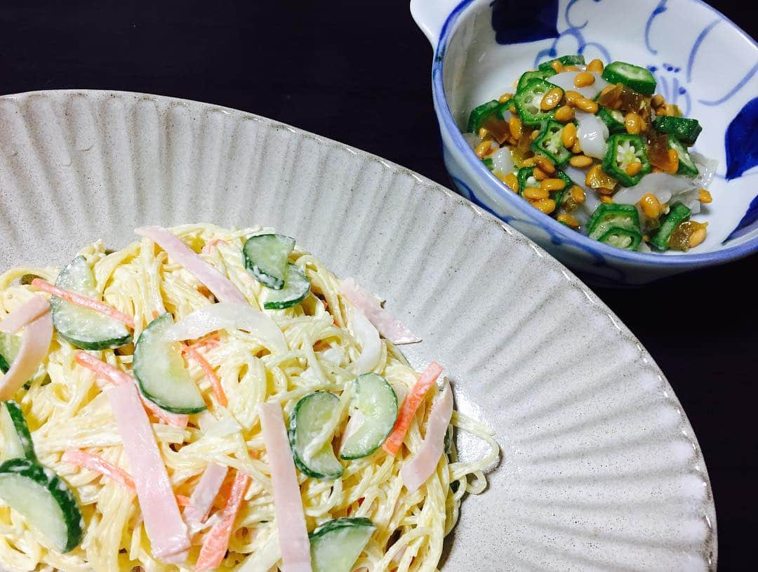 池谷のぶえのインスタグラム：「#セロトニン部 サラスパ、イカオクラ納豆。 無性に食べたくなったものたち。居酒屋を恋しく思ってるメニューだわね。」