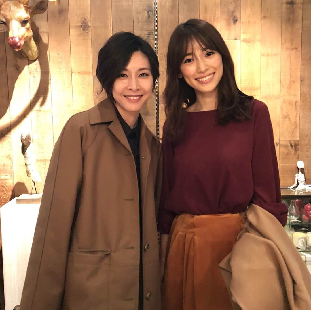 竹内結子さんのインスタグラム写真 - (竹内結子Instagram)「・ #episode5配信されましたの #泉里香さまと一緒 #ミスシャーロック」5月28日 20時51分 - yuko_takeuchi0401