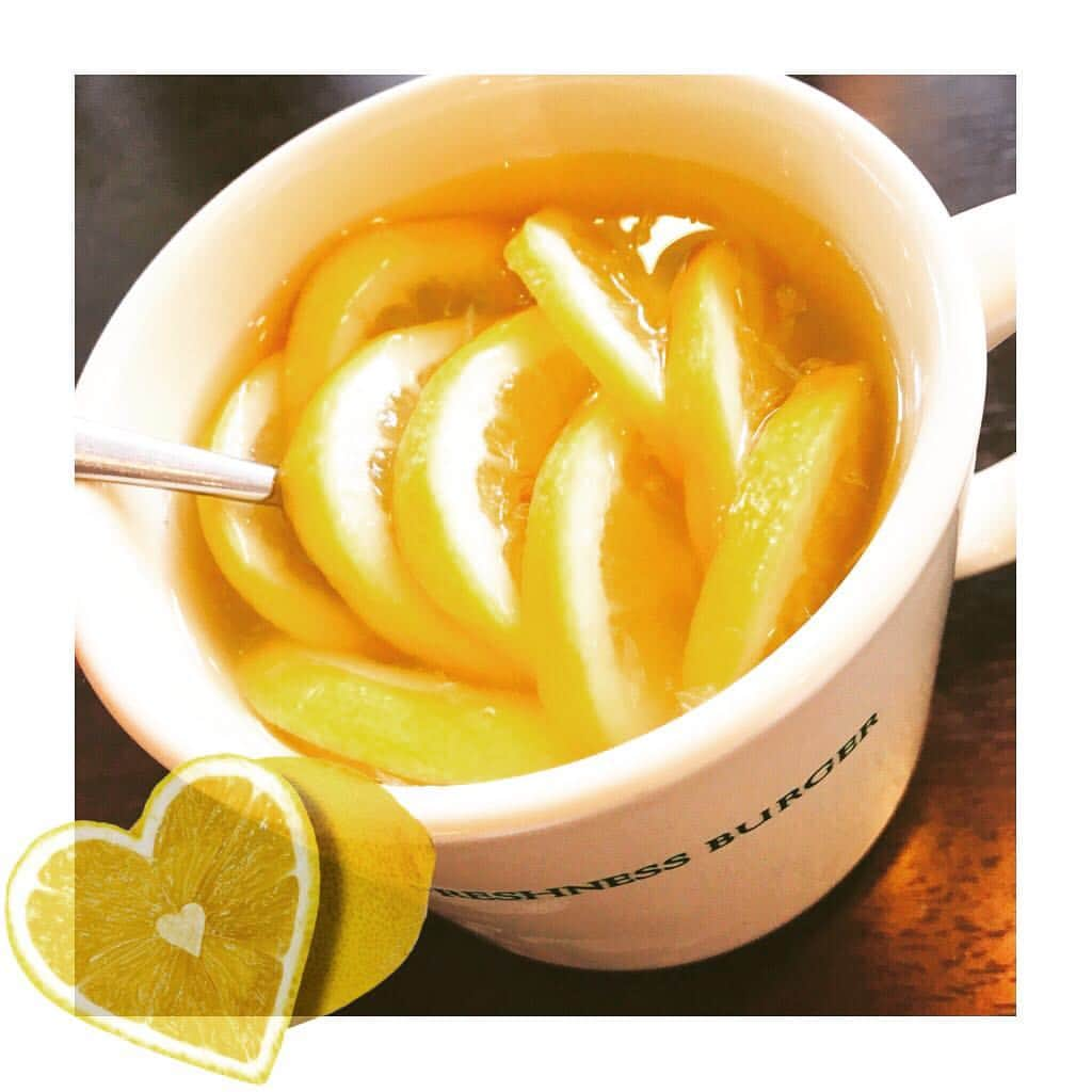 稲森美優さんのインスタグラム写真 - (稲森美優Instagram)「#フレッシュネスバーガー #レモネード 🍋 #打合せ」5月28日 21時56分 - inamorimiyuu