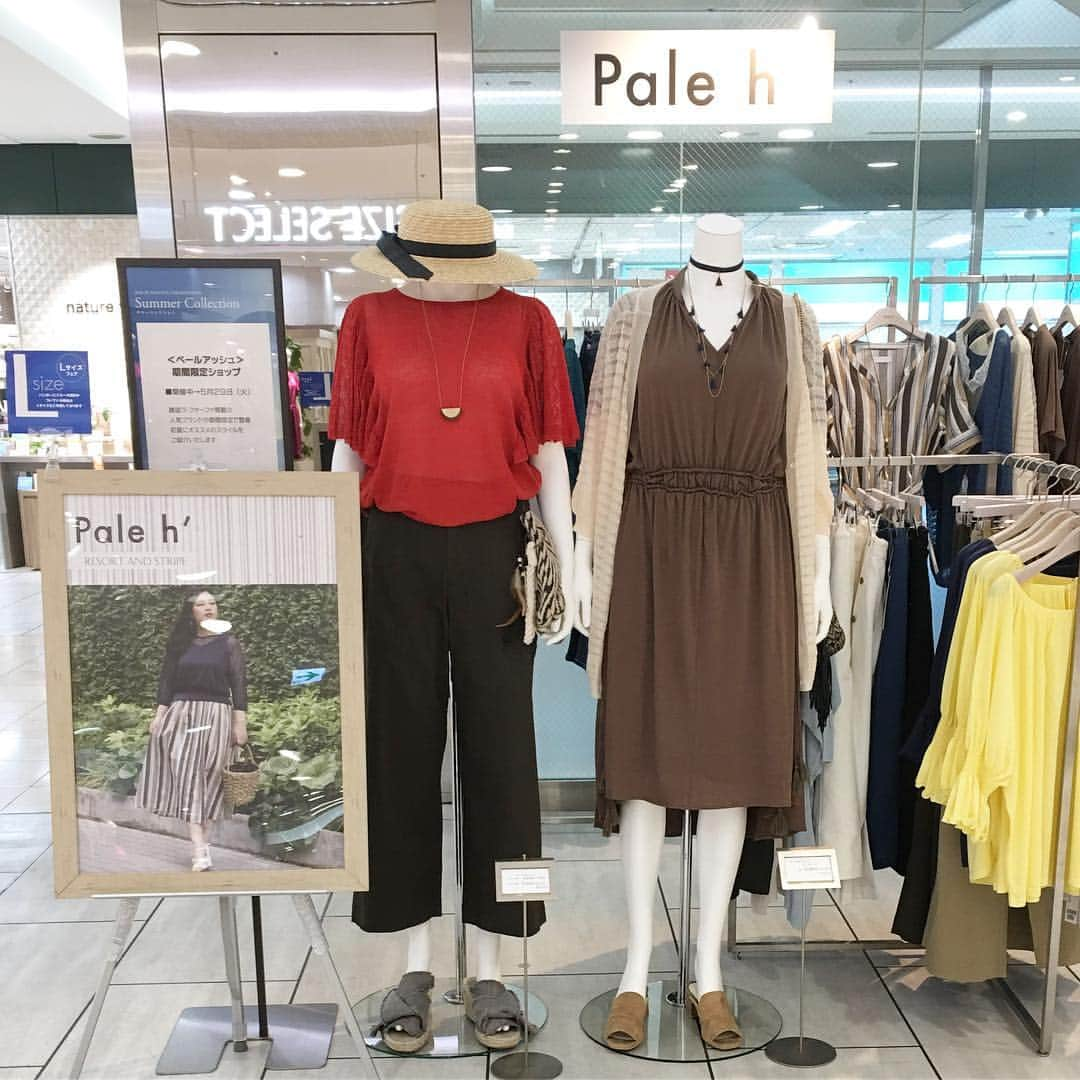 Pale h' officialのインスタグラム：「本日最終日！ . 5/23（水）〜5/29（火） ジェイアール名古屋タカシマヤ 5階 南エスカレーター横特設会場にて、ペールアッシュ・ポップアップショップ開催中！ . 期間中2点お買い上げの方にペールアッシュ特製トートバッグをプレゼント✨ さらに！3点以上お買い上げのお客様にはペールアッシュオリジナルTシャツをプレゼント🎁 (どちらも数量限定のためなくなり次第終了) . ぜひこの機会にジェイアール名古屋タカシマヤまで遊びにいらしてください♪ . . . #pale_ｈ#ペールアッシュ #新作 #大人カジュアル#大人可愛い#lafarfa #ぽっちゃり#ぽちゃコーデ#ラファーファ#ぽっちゃりコーデ#2018ss#plassizefa#plussizefashion #outfit#スタッフ募集  #ラファコーデ #体型カバー  #名古屋タカシマヤ  #ストライプワンピース #有楽町マルイ #マルイファミリー溝口  #マルコとマルオの7日間」