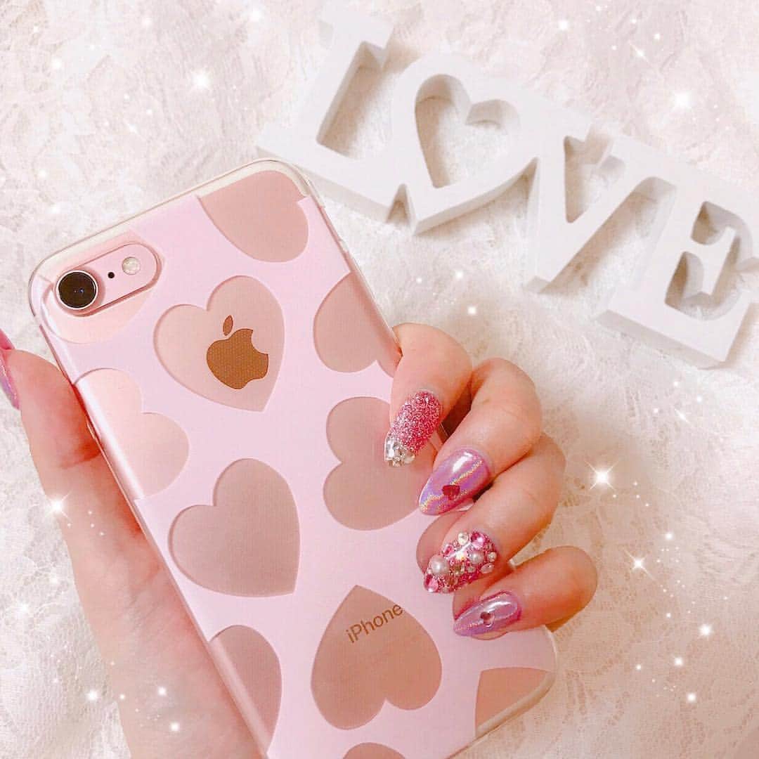 小倉里茉さんのインスタグラム写真 - (小倉里茉Instagram)「♡♡♡ . new 🎶 iPhone case 🎀💕💕 . 新しく iPhoneケースをgetしました😍♡ @monacasestore さんのハートのケース❤️❤️ 他にも可愛いケースたくさんで迷った（  i  _  i ）！ どれも可愛いのにめっちゃ安い😭何個も欲しくなる❤️笑 . 愛用させて頂きます〜( •̥ ˍ •̥ )💗💗 ✓ ✓ #monacase #monacasestore #instagood #instalike #l4l #like4like #pink #pinkstagram #kawaii #cute #iphone #iphonecase #iphoneケース #アイフォンケース #ハートiphoneケース #可愛いiphoneケース #かわいい #ハート #ピンク #ピンク加工 #愛用 #iphone7ケース .」5月29日 13時19分 - __ripanyan___