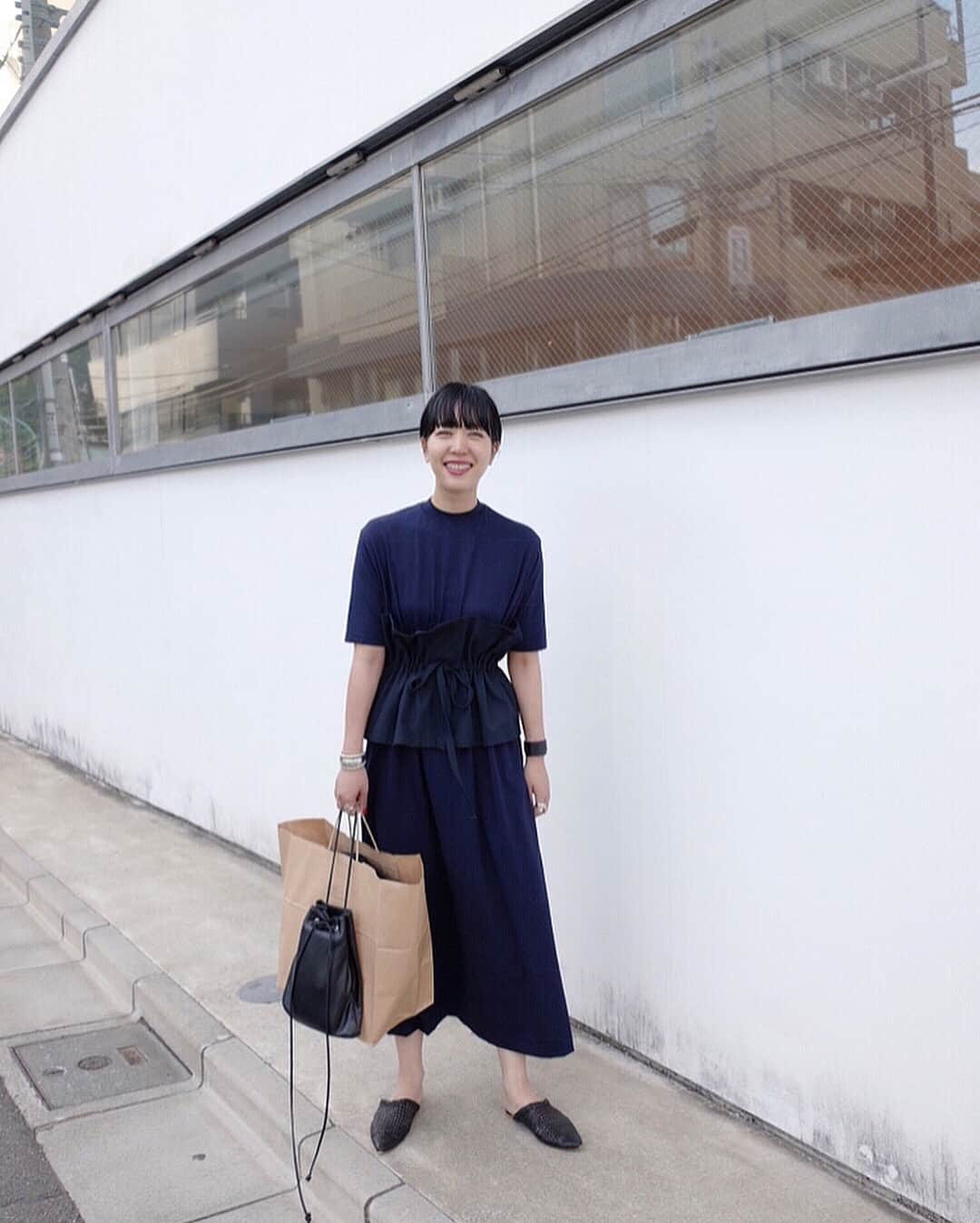 AICOさんのインスタグラム写真 - (AICOInstagram)「* WAIST GATHER CUT ONE PIECE. RED/NAVY/BLACK 6/6発売になります。 . . 引越しも落ちつき、少し買い出しへ。 #clane」5月29日 13時23分 - aico00000