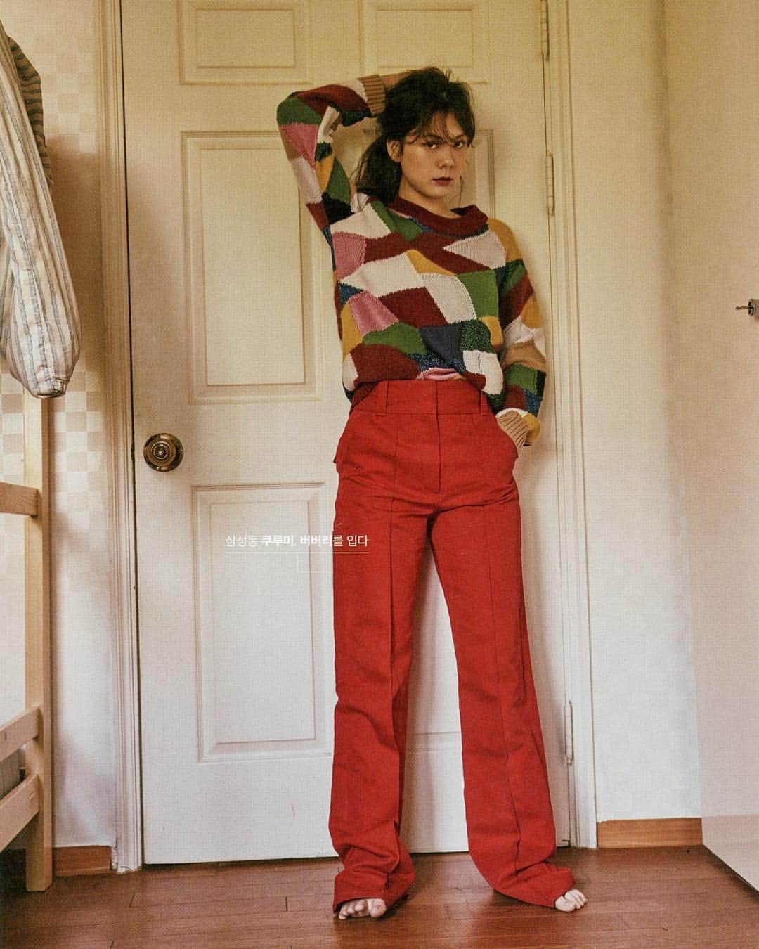 エモン・久瑠美のインスタグラム：「#DAZEDKOREA #데이즈드코리아 📚  Fashion Yu Ra Oh @oh.yura , Woo Min Lee @wooomni  Photography Yu Lee @iamyu1013 Hair Chang Dae Park @parkchangdae Makeup Do Hyun Kim @1031top」